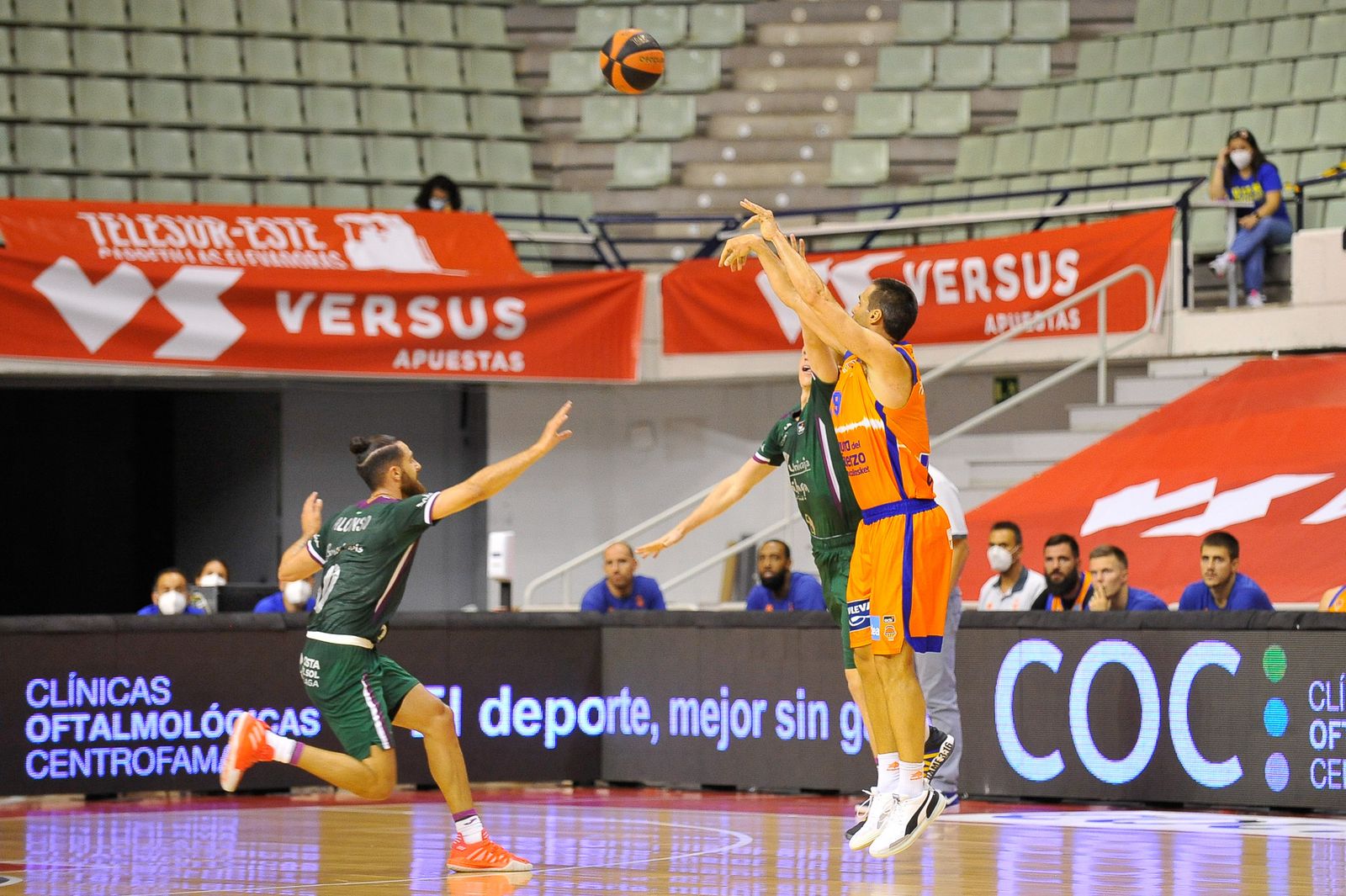 El Unicaja-Valencia Básket, en fotos