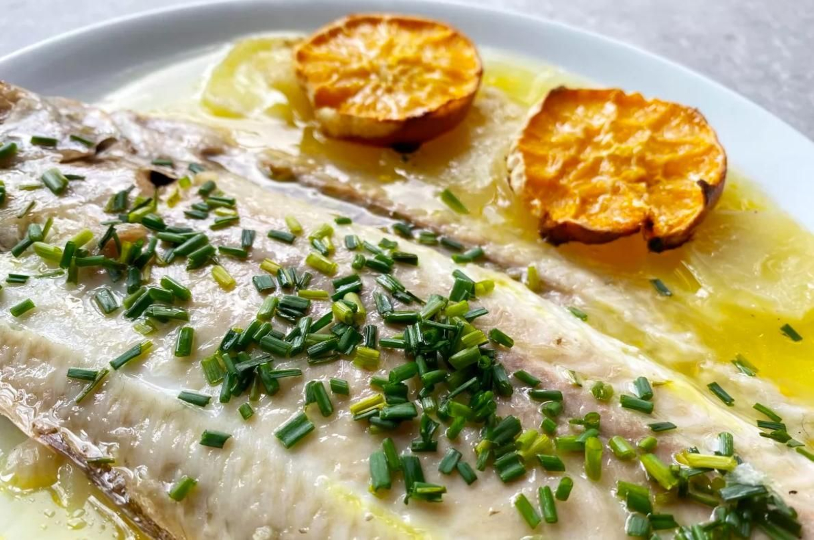 Lenguado a la naranja: disfruta de un bocado de mar con un toque cítrico