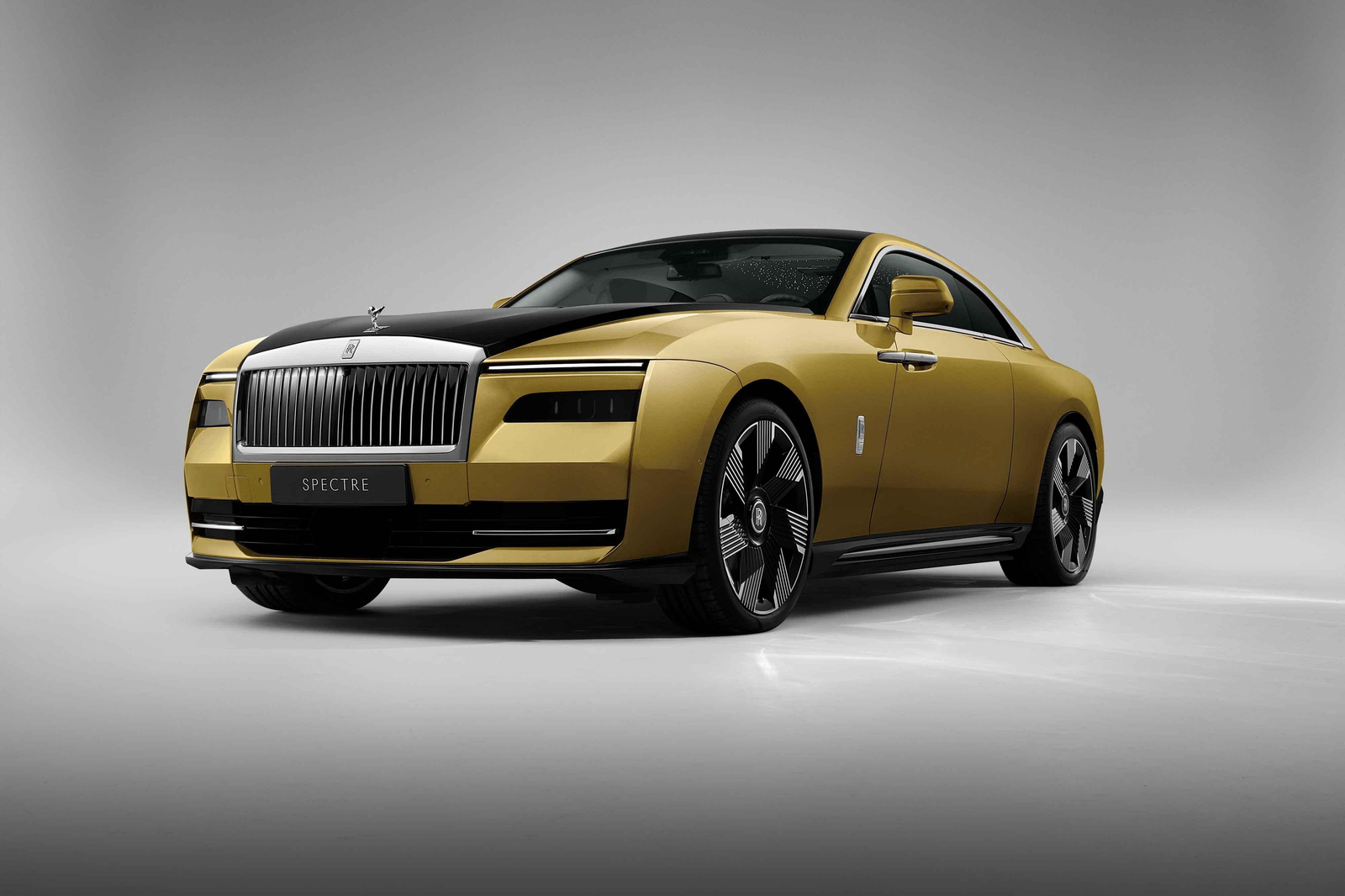 Rolls-Royce se estrena en el mundo de los eléctricos con el Spectre Rolls-Royce se estrena en el mundo de los eléctricos con el Spectre