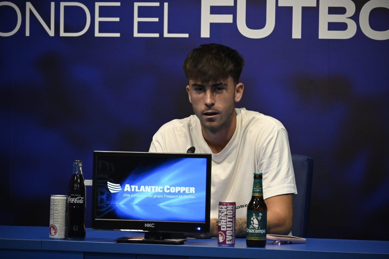 Leo Mascaró en sala de prensa.