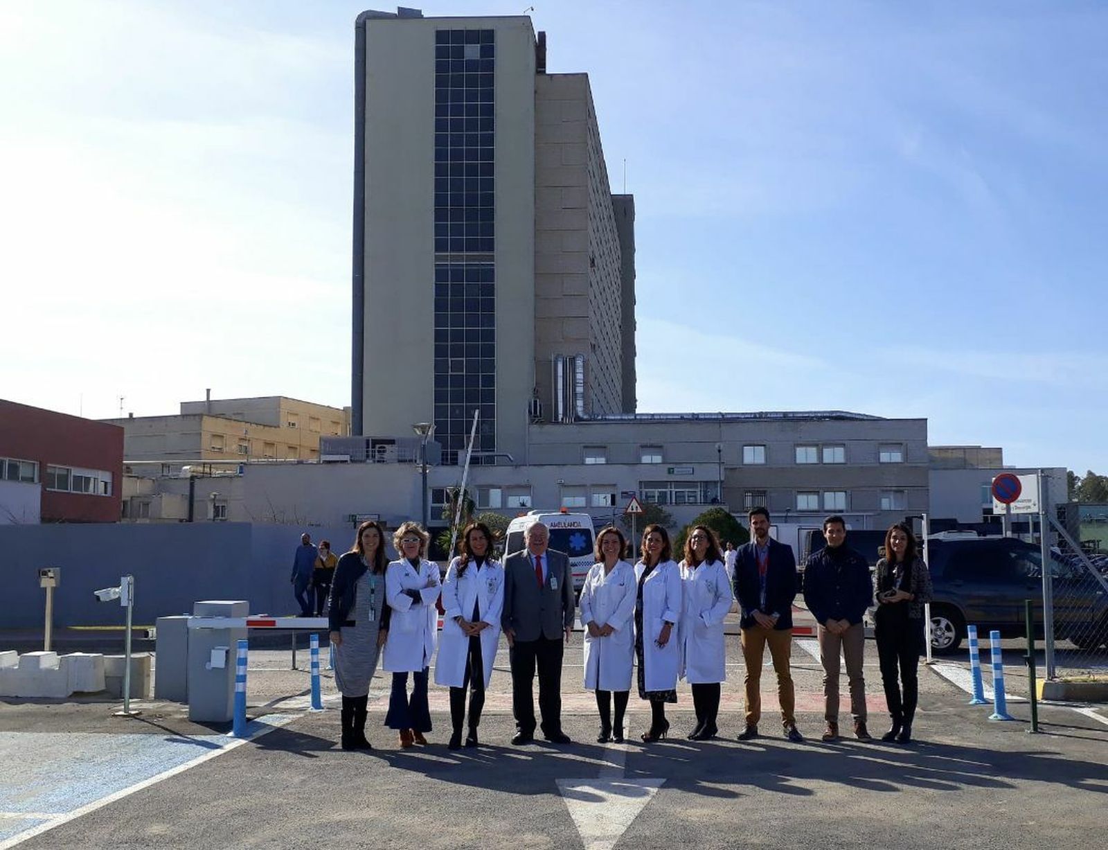 El consejero de Salud y Familias, Jesús Aguirre, acude a la inauguración del nuevo parking del Hospital de Valme