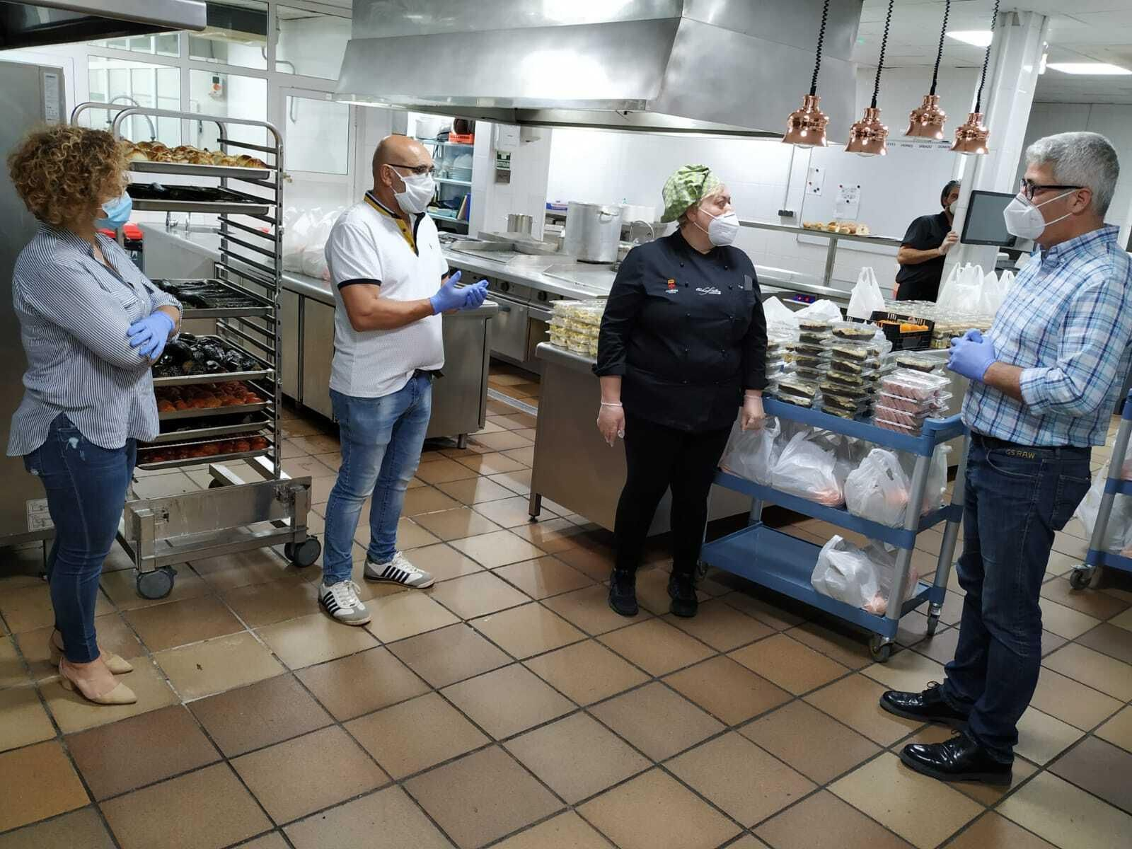 Cien menús diarios elaborados en Restaurante Casa Rafael para las personas más necesitadas de Huércal Cien menús diarios elaborados en Restaurante Casa Rafael para las personas más necesitadas de Huércal