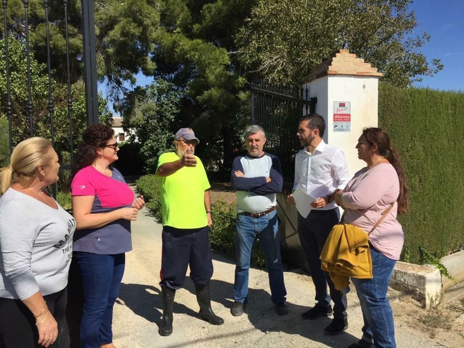 Reunión representantes del PSOE con los vecinos