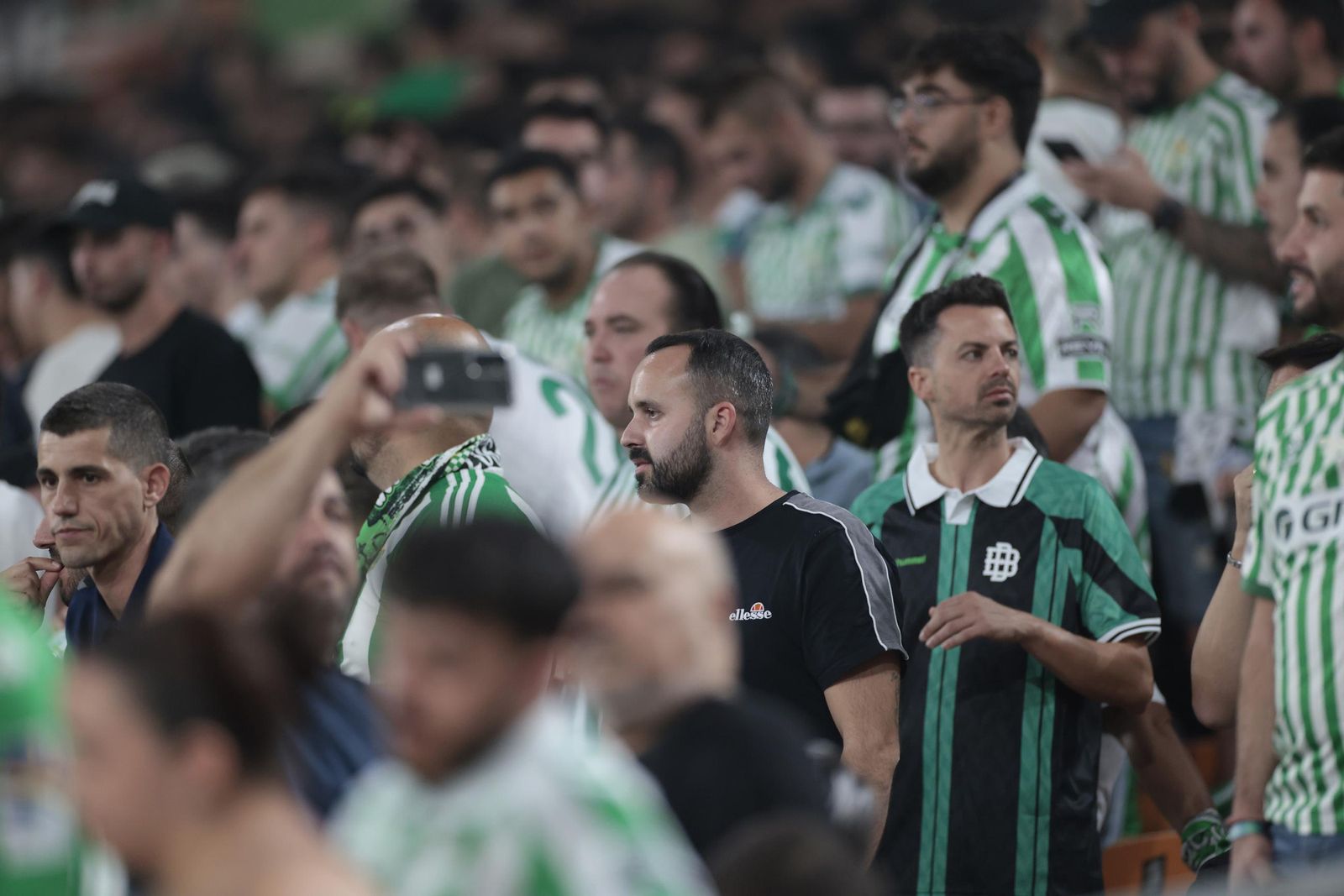 Búscate en las fotos del Betis - Nottingham Forest