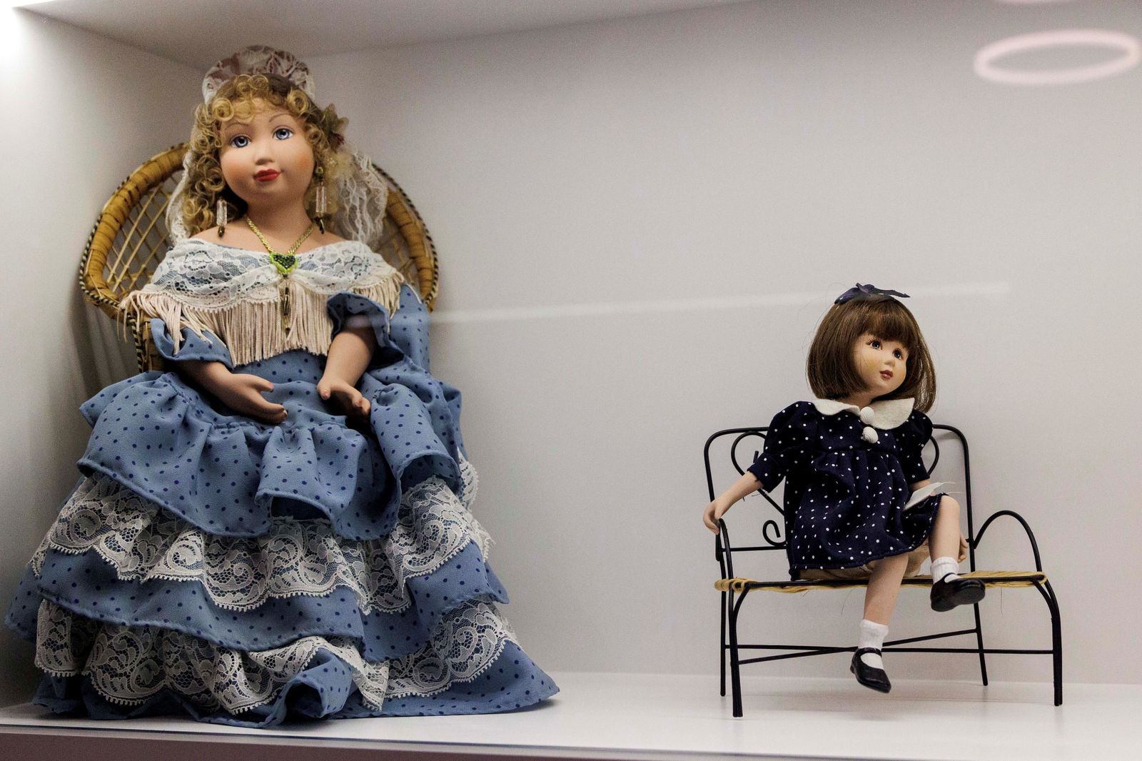 Otras secciones y muñecas de interés en la colección, situada en una de las alas del Centro de Interpretación del Vino y la Sal de Chiclana.