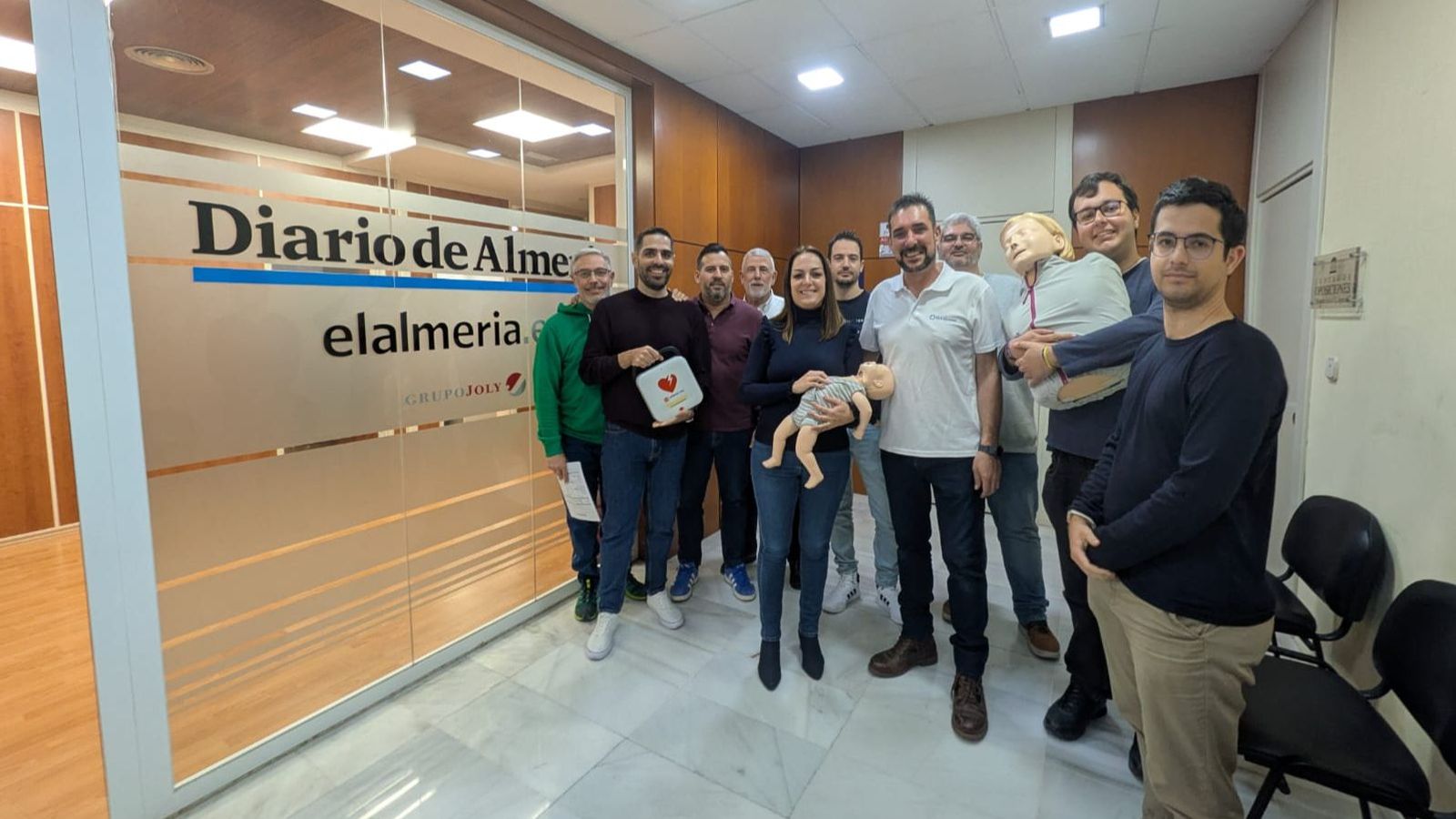 Foto de familia al término de la formación en Diario de Almería