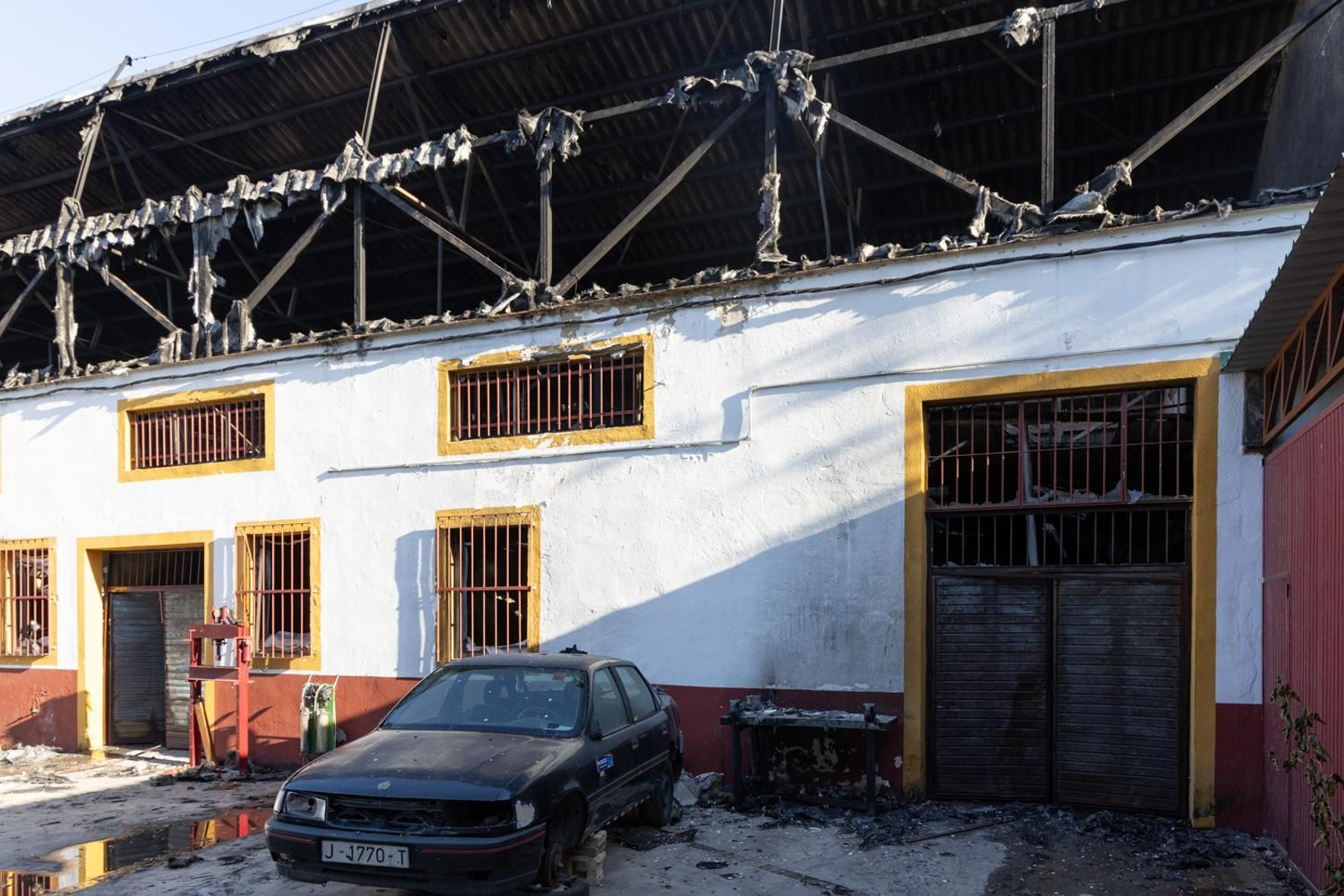 La SAFA  de Andújar arrasada por el fuego, en imágenes
