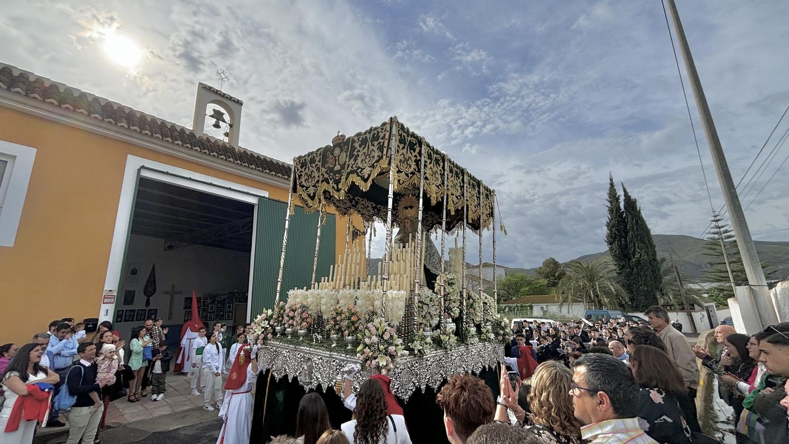 El nuevo palio de la Virgen del Amor y Esperanza.