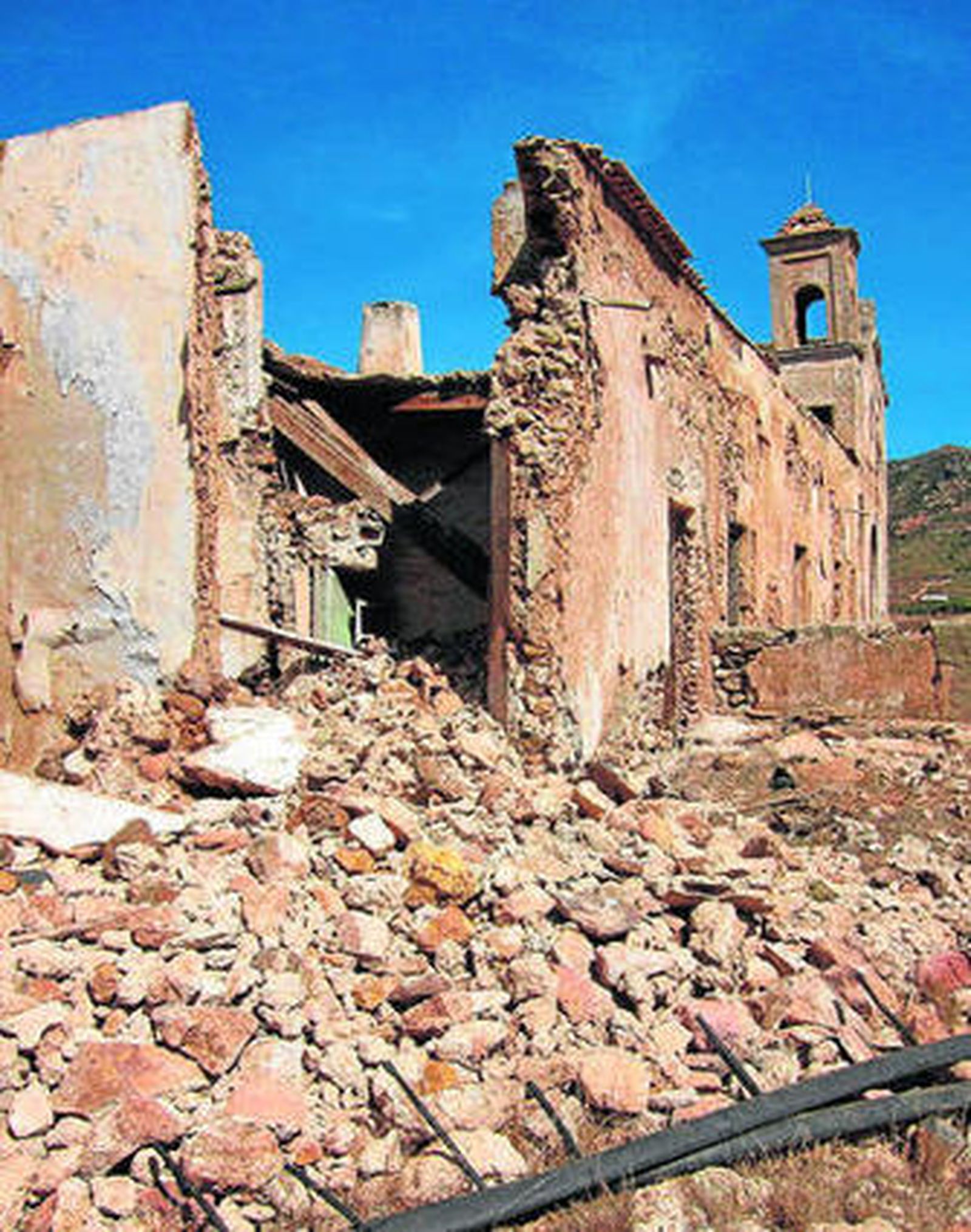 Estado que presenta uno de los muros del Cortijo del Fraile.