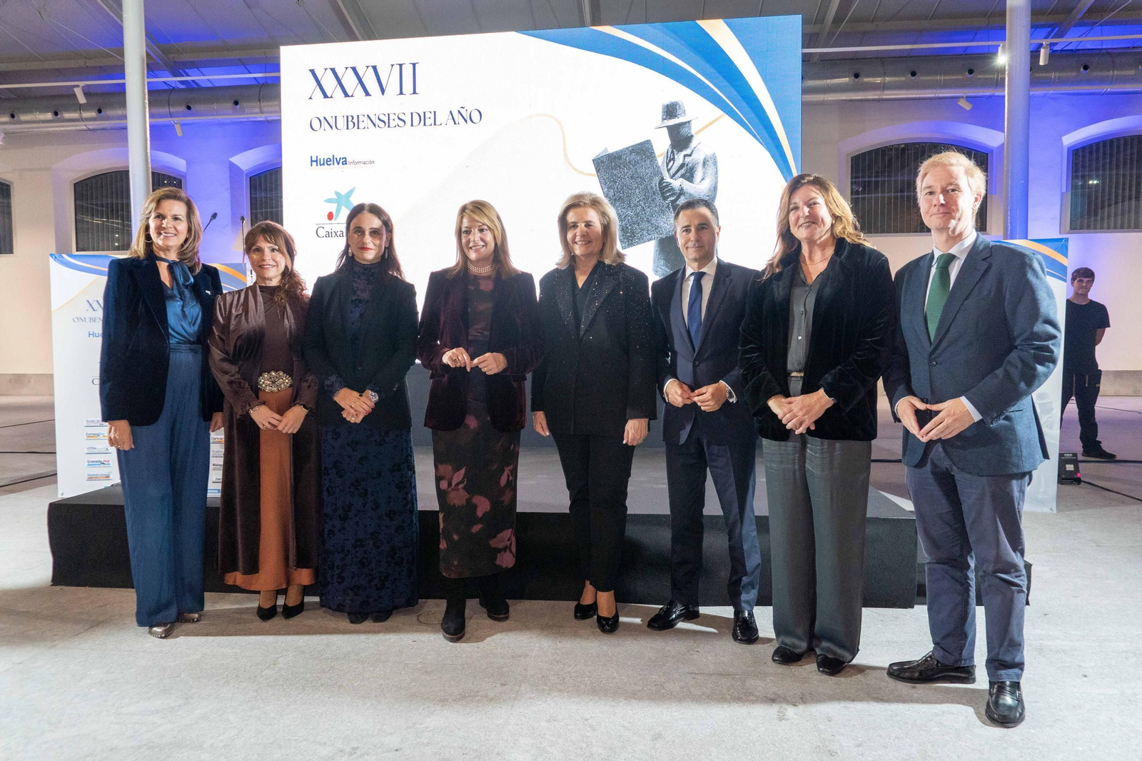 Imágenes de los invitados a la gala de los  37 premios Onubenses del Año