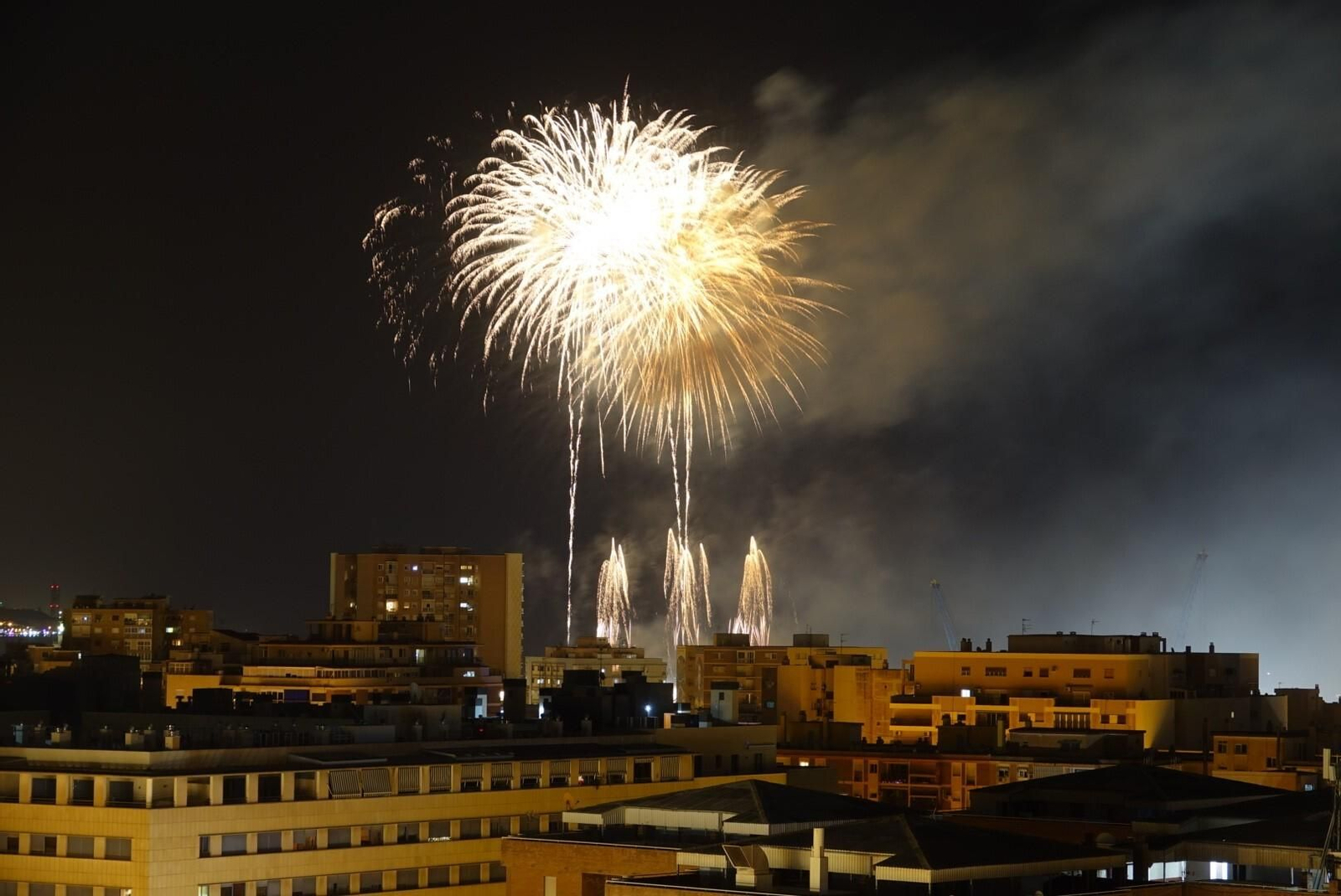 Málaga inaugura su Feria de agosto con el espectáculo de fuegos artificiales