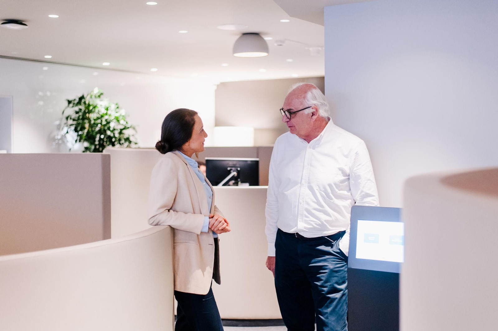 Atención al cliente sénior por parte de CaixaBank y Qida.