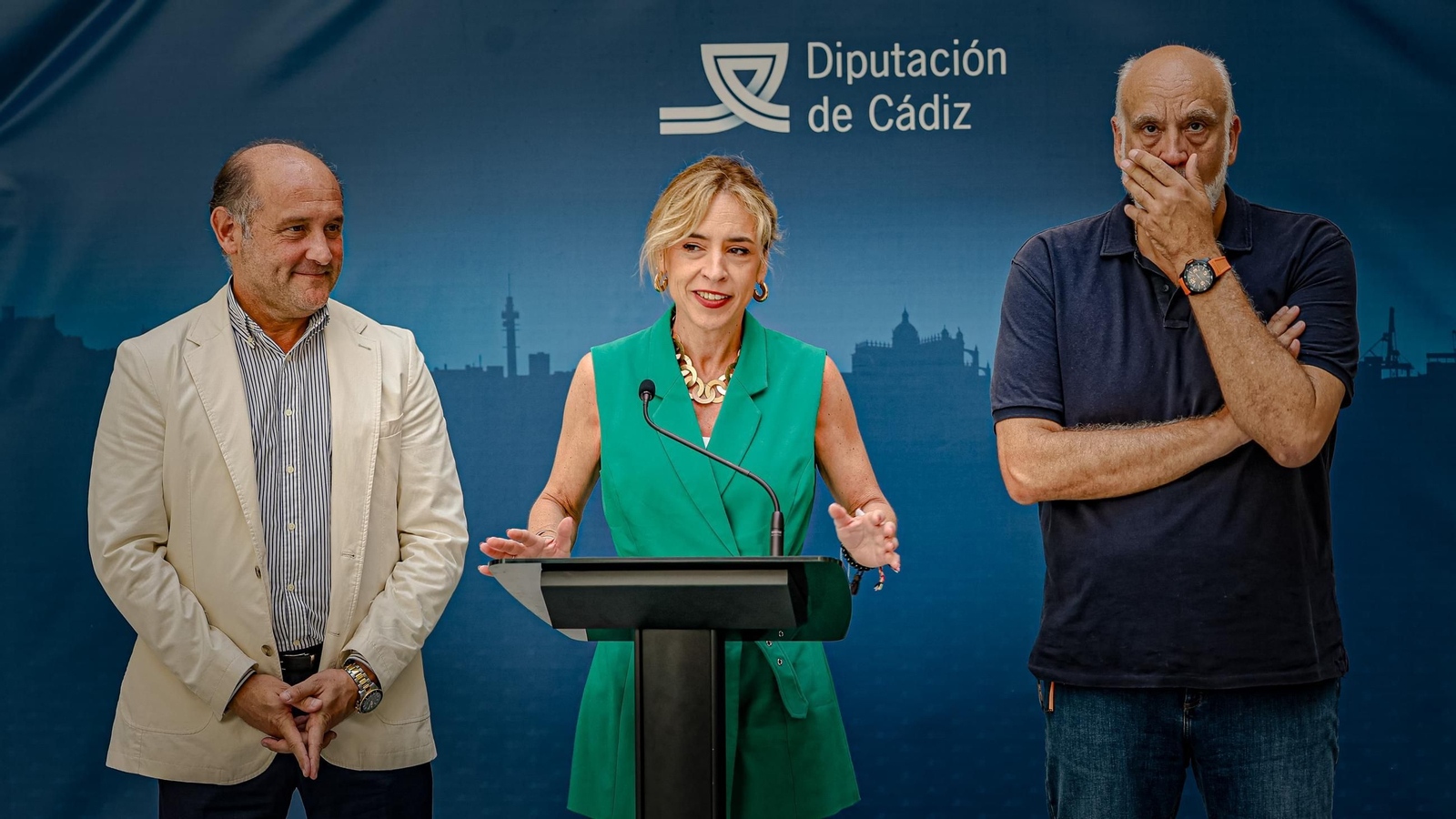 Juancho Ortiz, Almudena Martínez y Javier Vidal, en la rueda de prensa conjunta celebrada este viernes en la Diputación de Cádiz