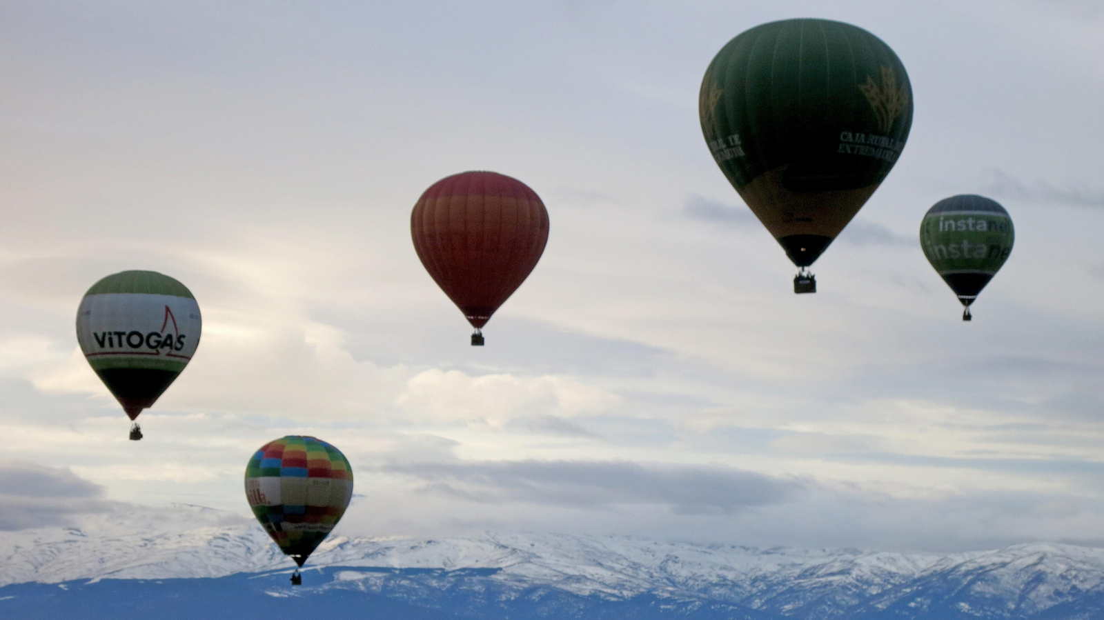 Las vistas del Geoparque de Granada desde un globo aerostático, en imágenes