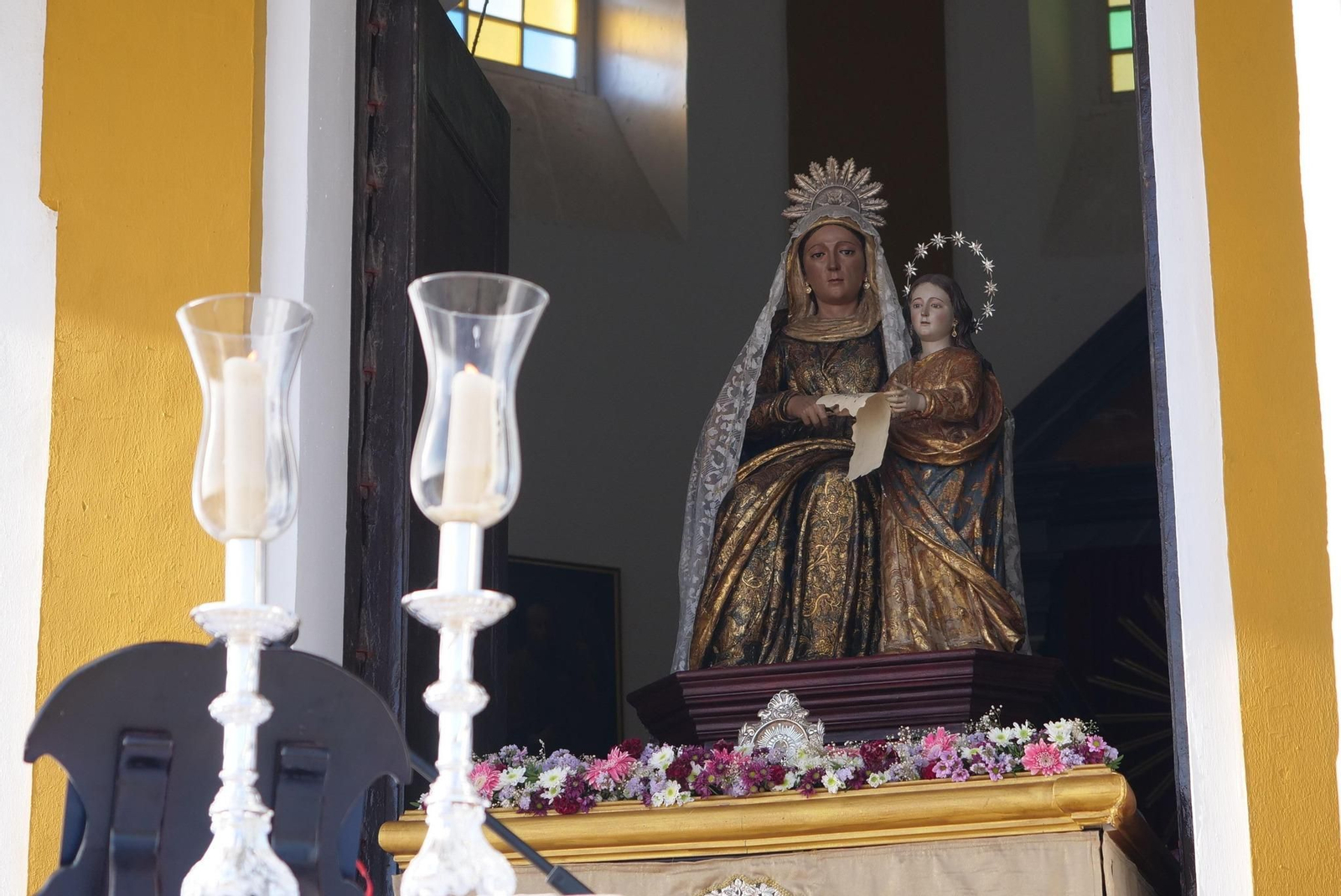 Imagen de Santa Ana en la puerta de la ermita chiclanera