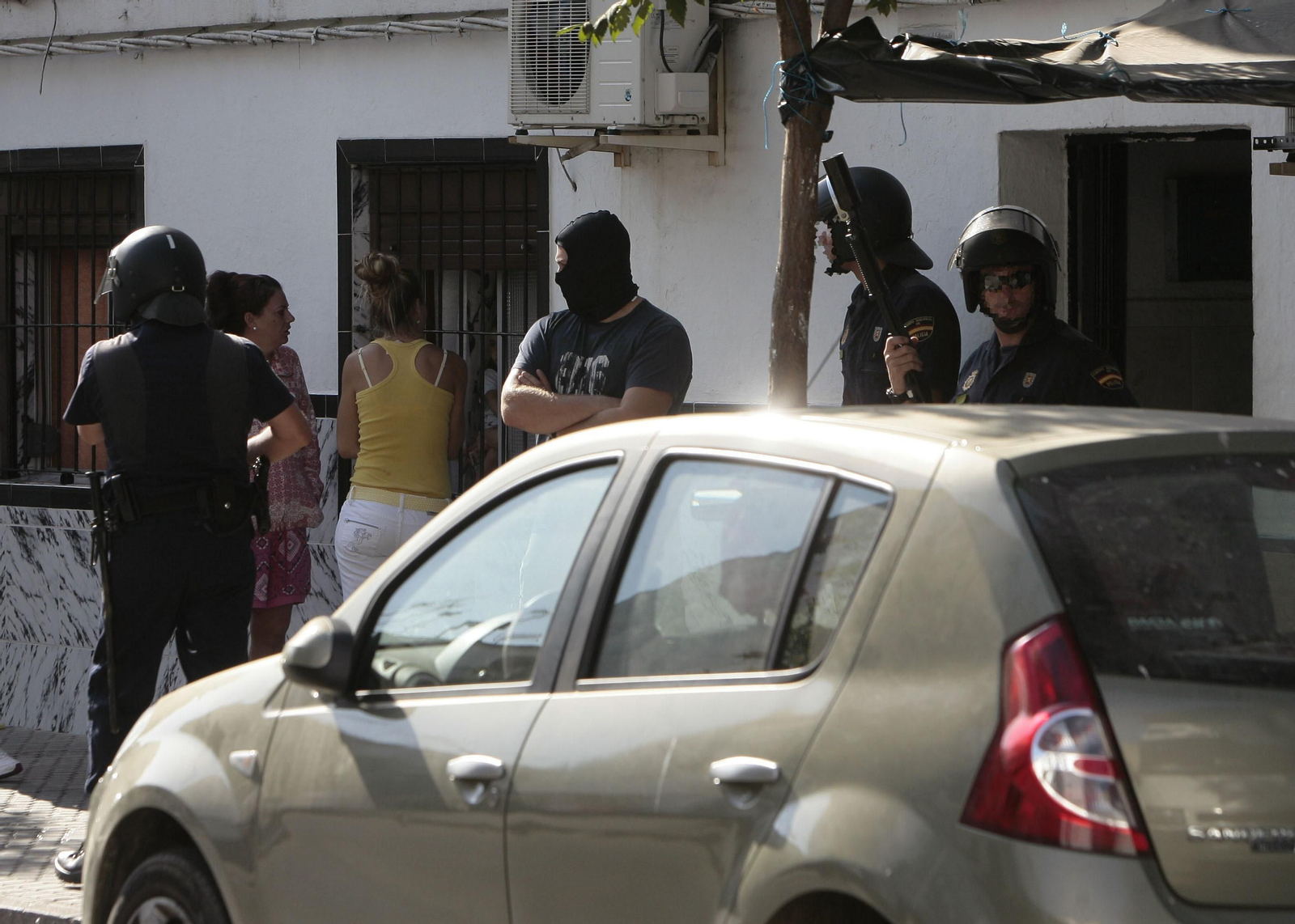 Policías nacionales en una operación en Torreblanca, en una imagen de archivo.