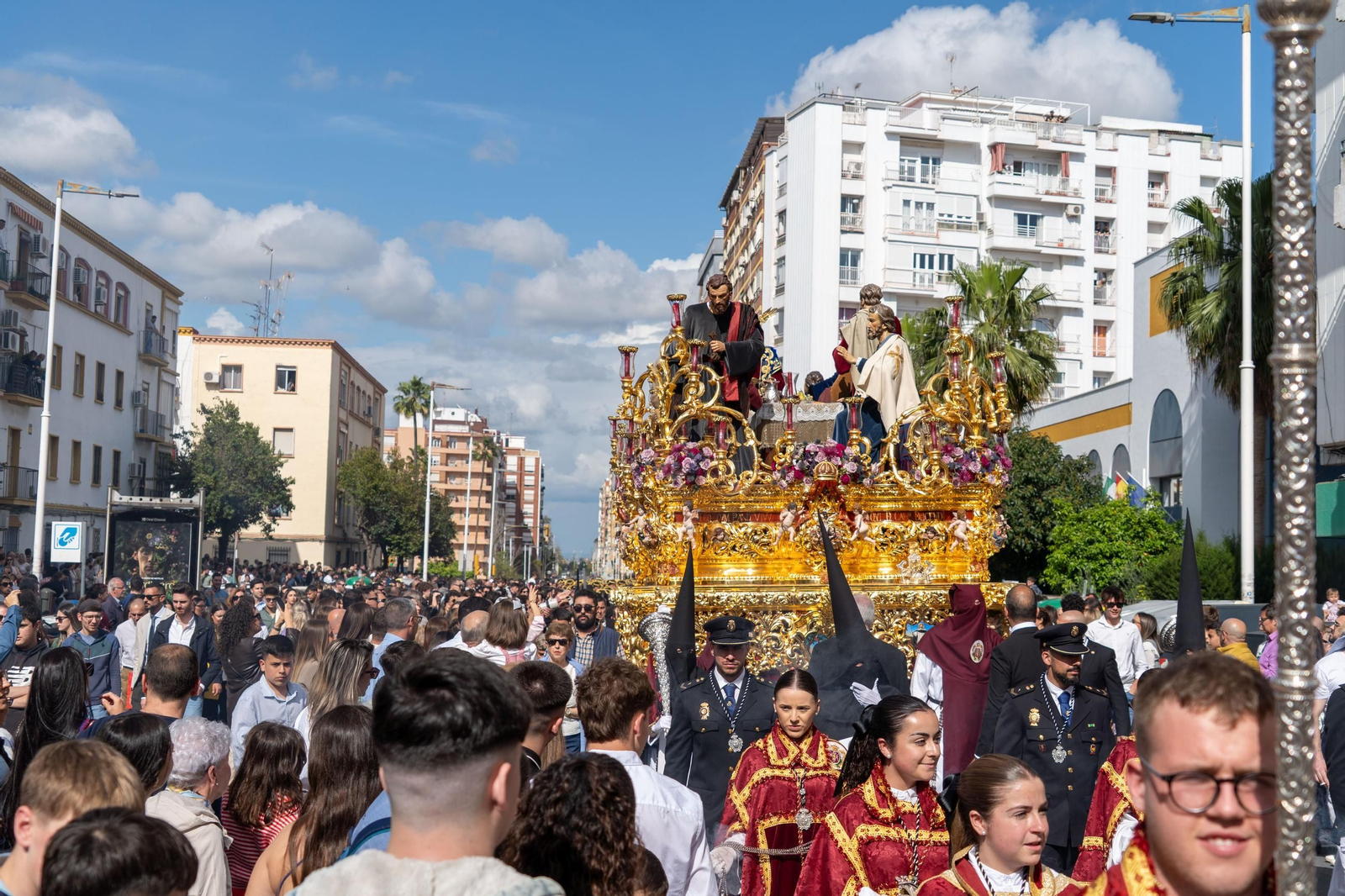 Domingo de Ramos: Imágenes de la procesión de La Sagrada Cena y Maria Santísima del Rosario