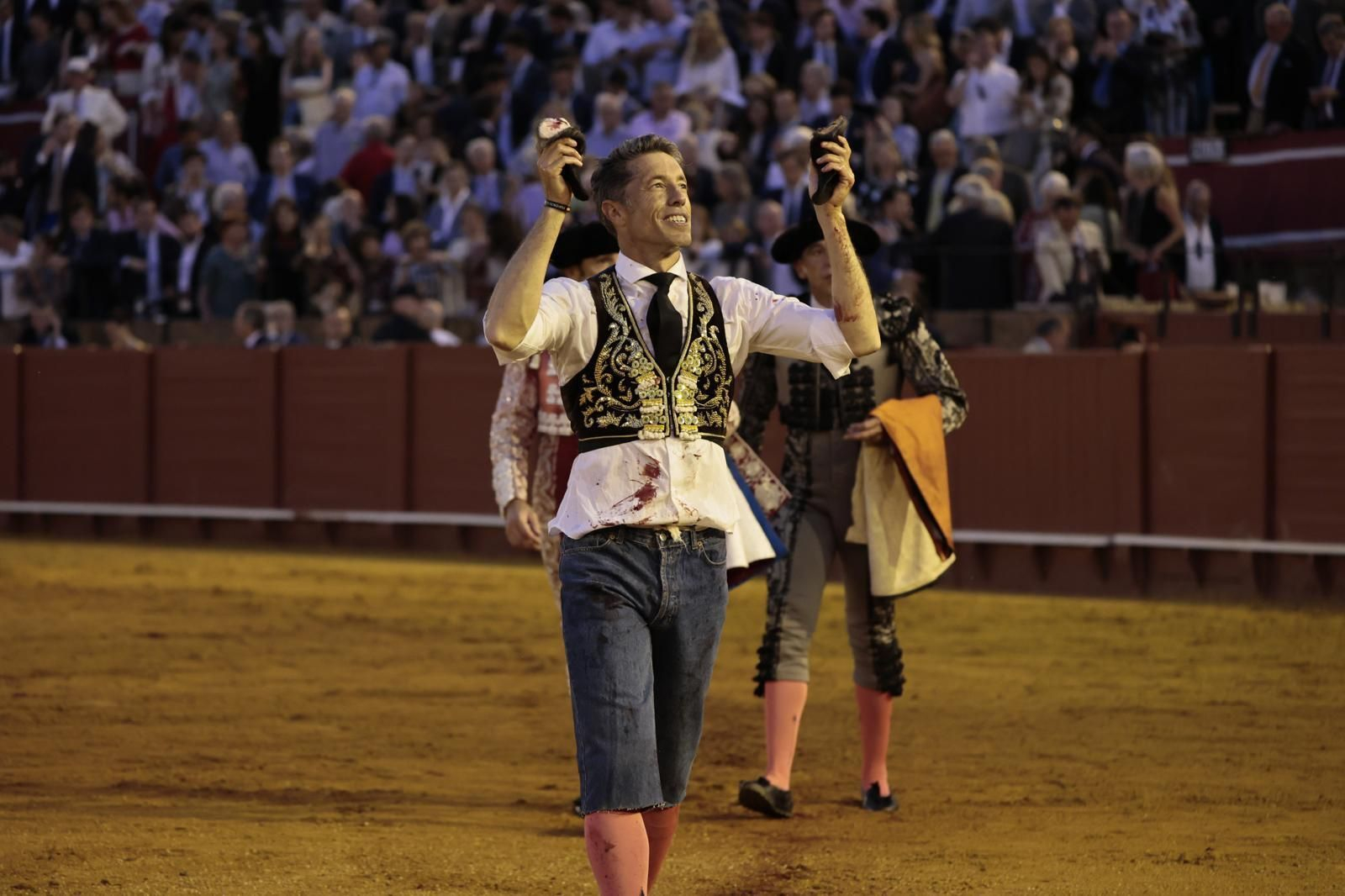 Escribano con las dos orejas.