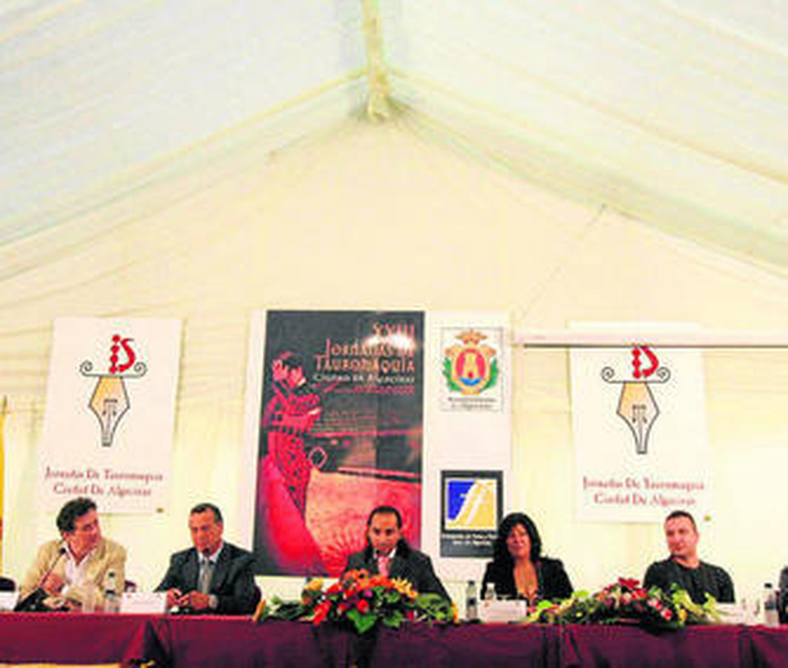 Una de las tertulias celebradas en Algeciras con motivo de las jornadas de tauromaquia.