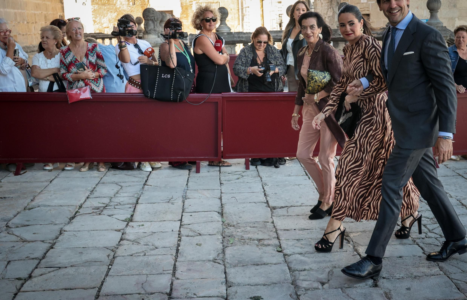 Imágenes de los asistentes a la boda de Ana Cristina Portillo Domecq en la Catedral de Jerez Imágenes de los asistentes a la boda de Ana Cristina Portillo Domecq en la Catedral de Jerez