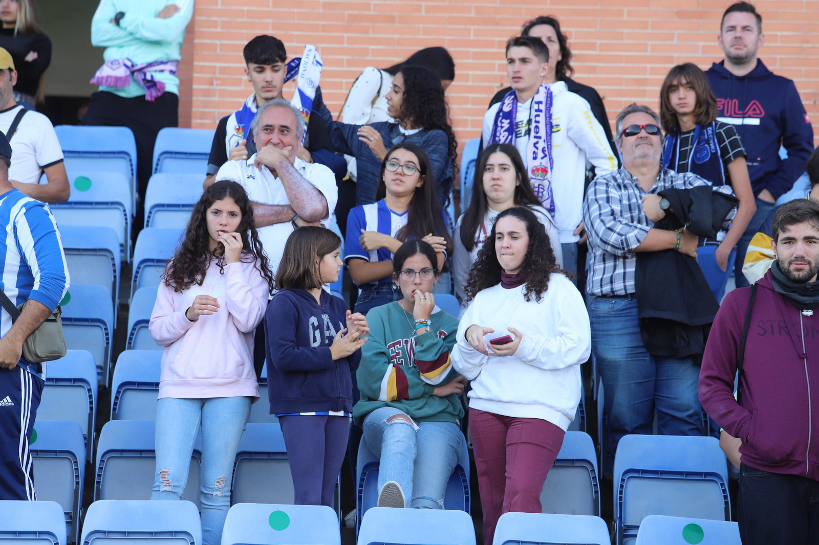 Imágenes del gran ambiente en el Nuevo Colombino para ver el  Recre-Burgos