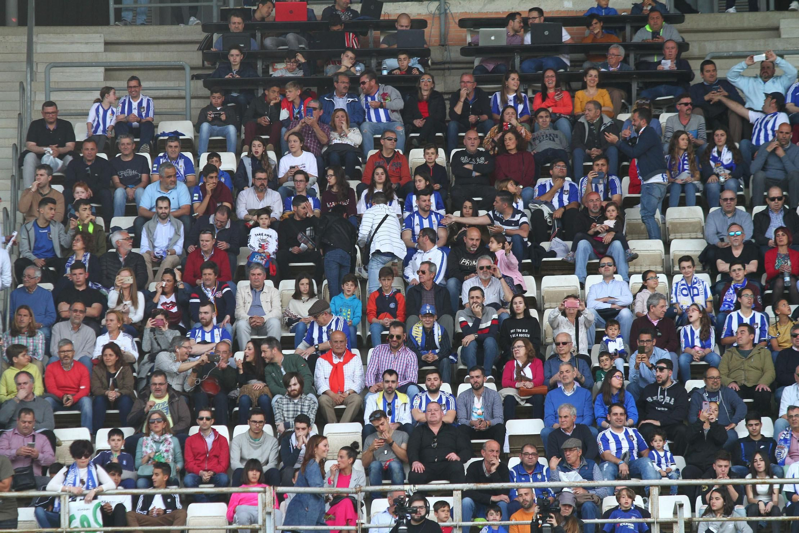 Ambientazo en las gradas del Recreativo de Huelva y el San Fernando