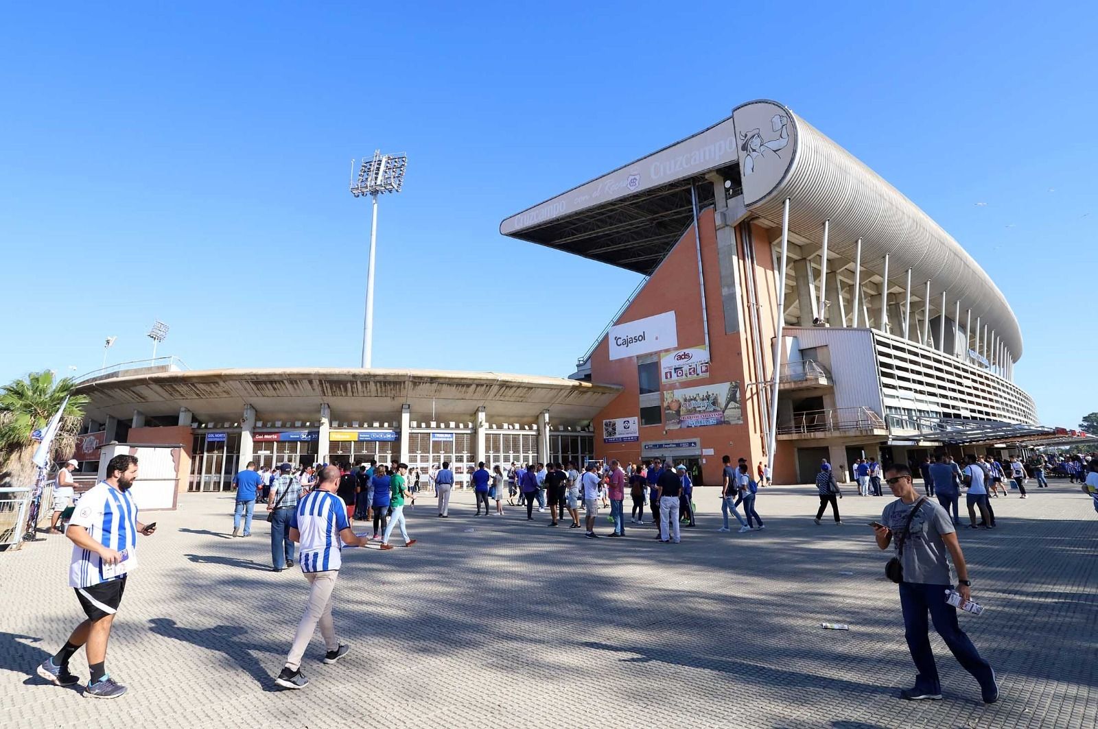 La zona de acceso a gol norte y tribuna del Nuevo Colombino.