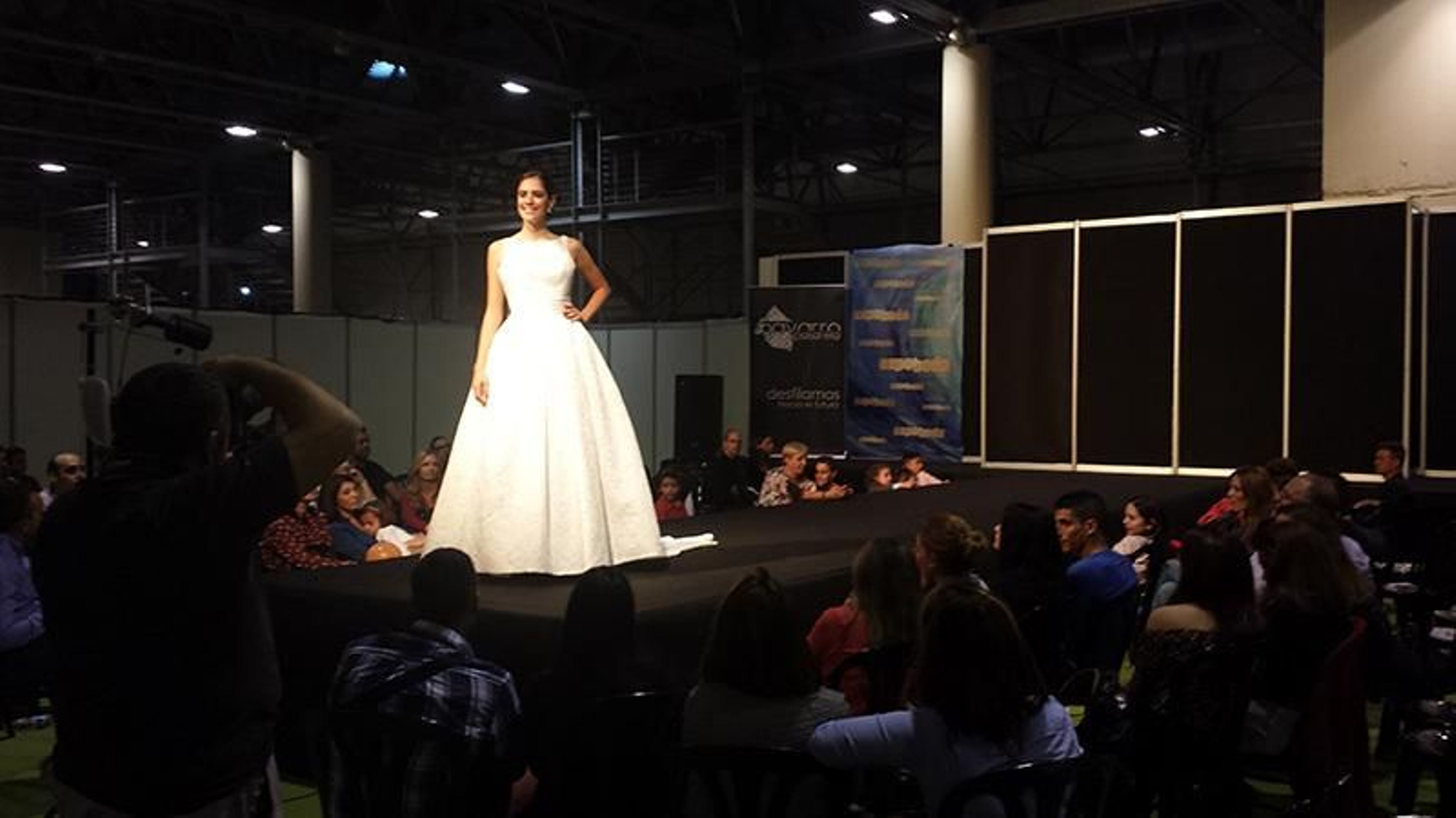 Pasarela para ver algunos modelos para la futura boda.