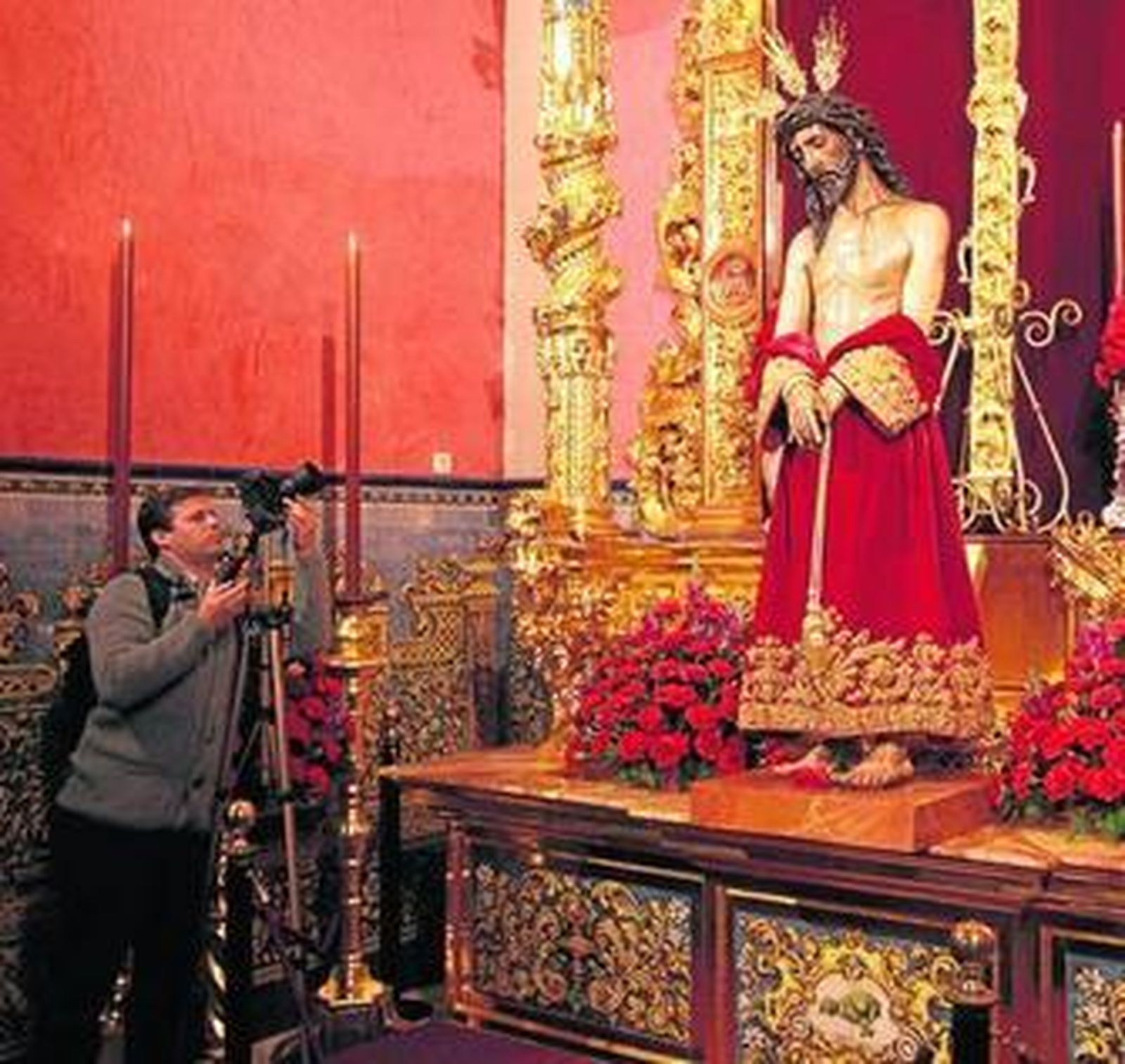 El Señor de la Presentación al Pueblo de San Benito, ayer, expuesto en besapiés.