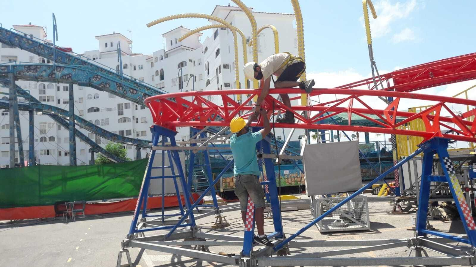 Los trabajos de desmontaje de las atracciones ya han comenzado.