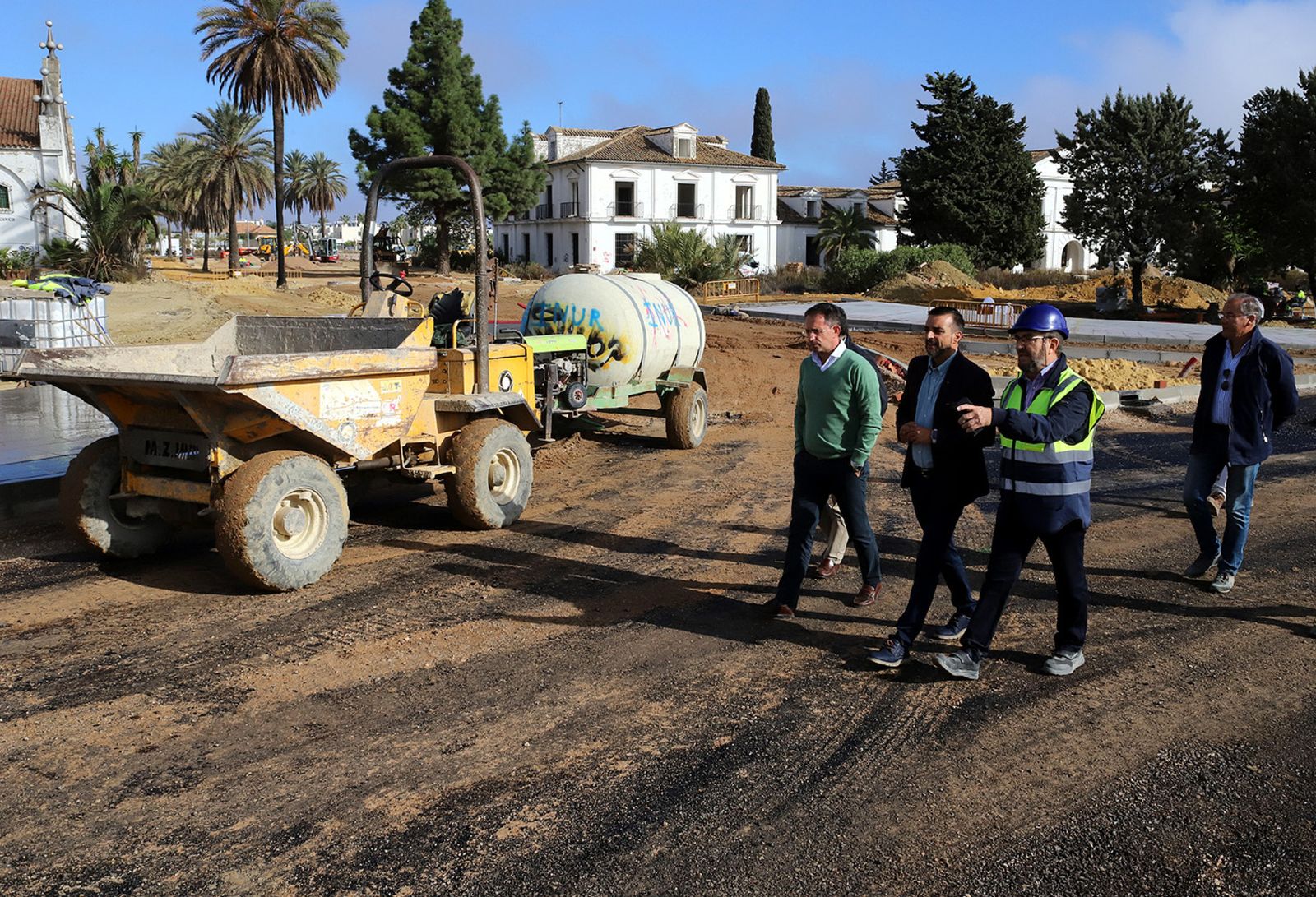 José Antonio Díaz, delegado de Urbanismo, visitando las obras.