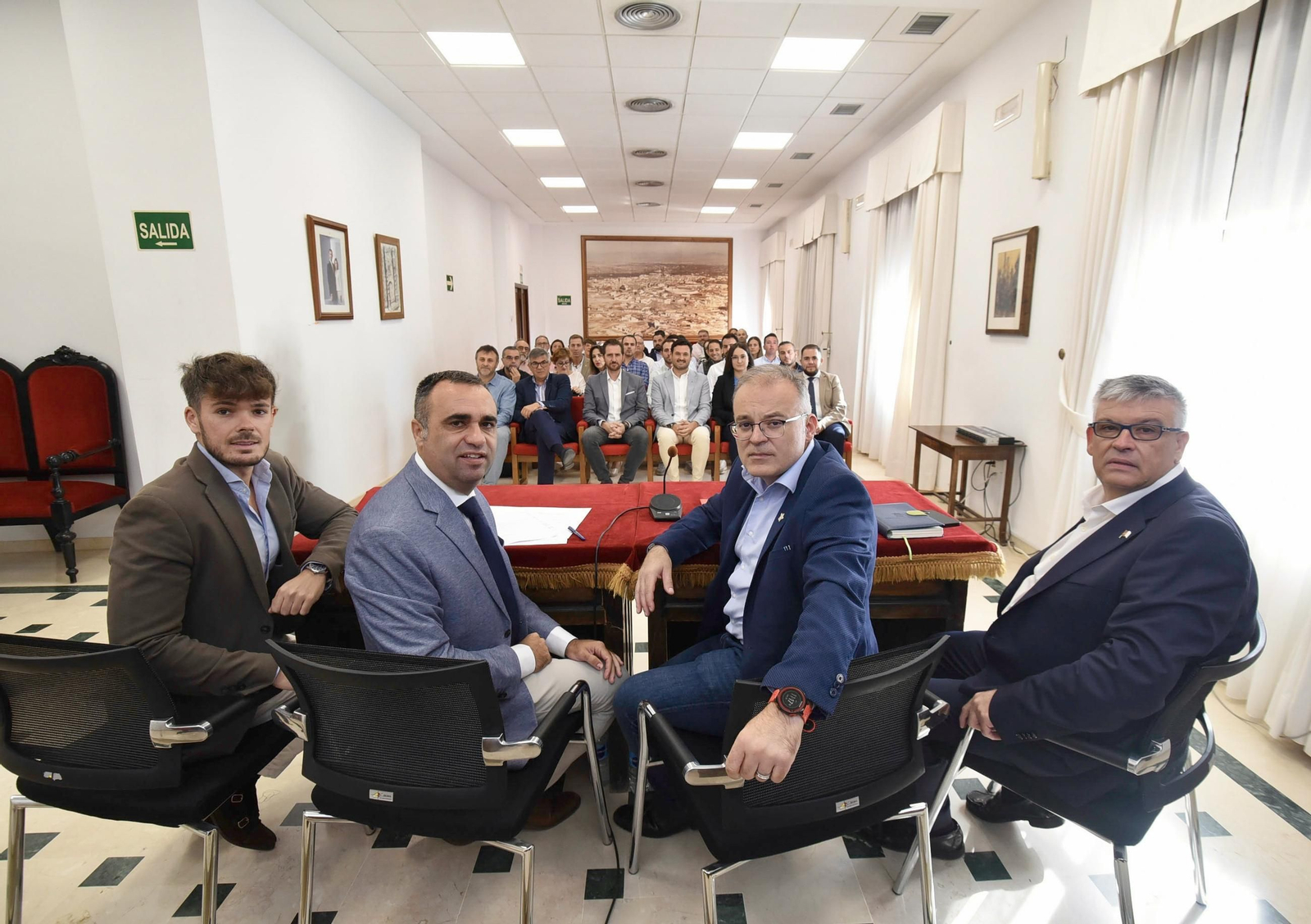 Reunión de la nueva mesa de trabajo por el tren Guadix-Baza-Lorca