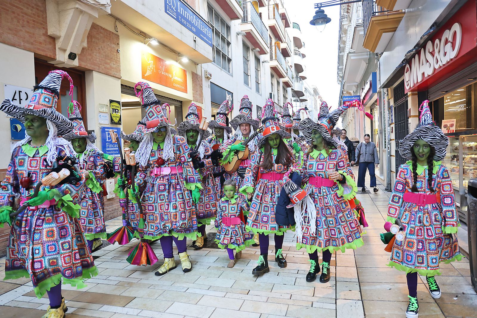 Las agrupaciones del Carnaval Colombino toman las calles del centro de Huelva