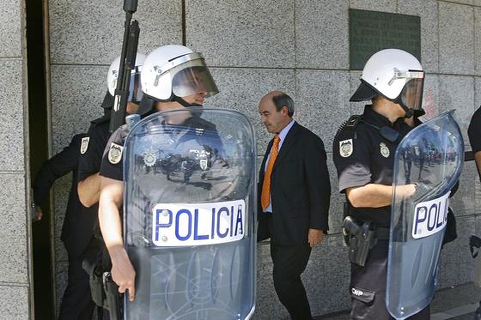 Los piquetes tomaron el centro de la capital desde primera hora de la mañana para impedir la apertura de comercios y empresas. /Joaquín Pino