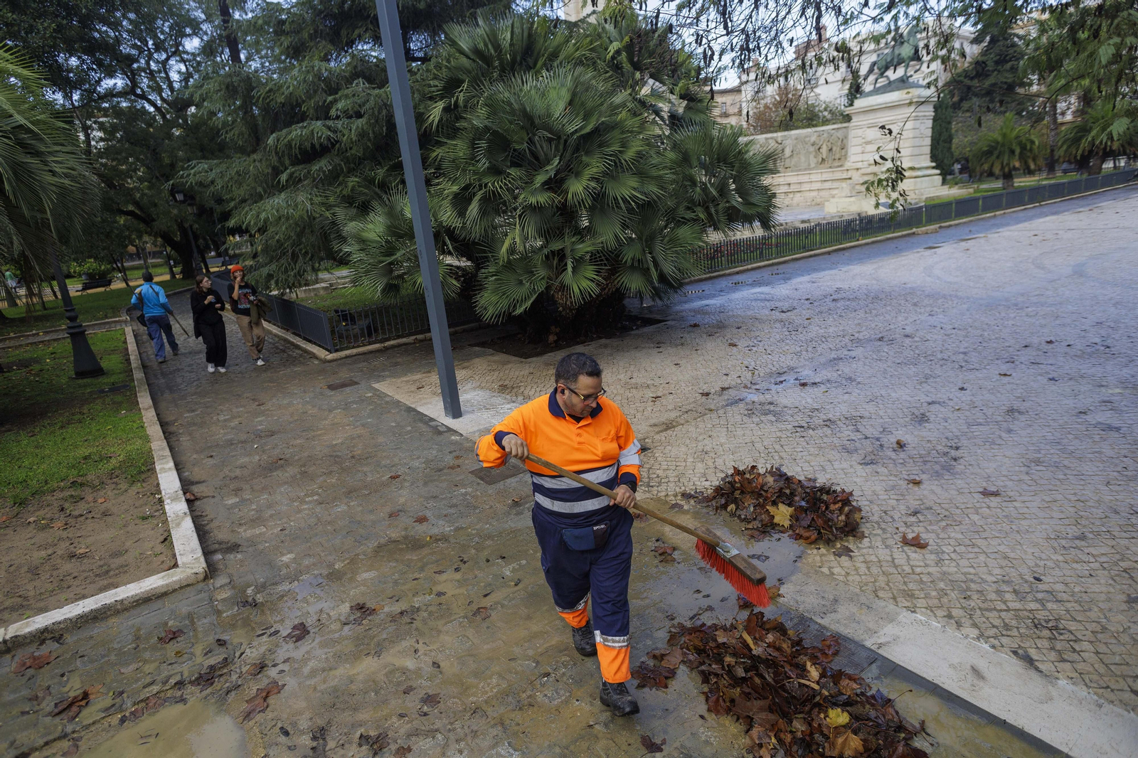 Las imágenes de la apertura de la nueva plaza de España. Las imágenes de la apertura de la nueva plaza de España.