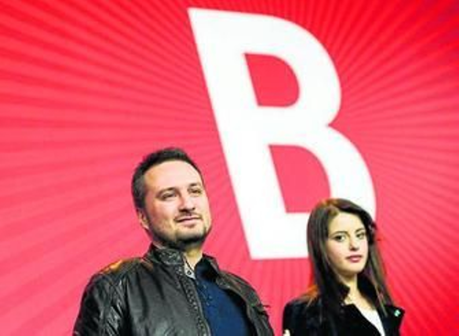 Seyfi Teoman y la actriz Günes Sayin.