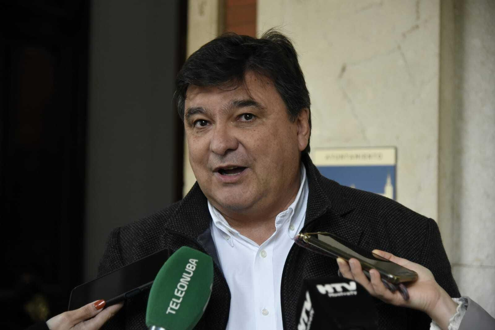 El alcalde de Huelva, Gabriel Cruz, valora la concesión de la Agencia Espacial a Sevilla. El alcalde de Huelva, Gabriel Cruz, valora la concesión de la Agencia Espacial a Sevilla.