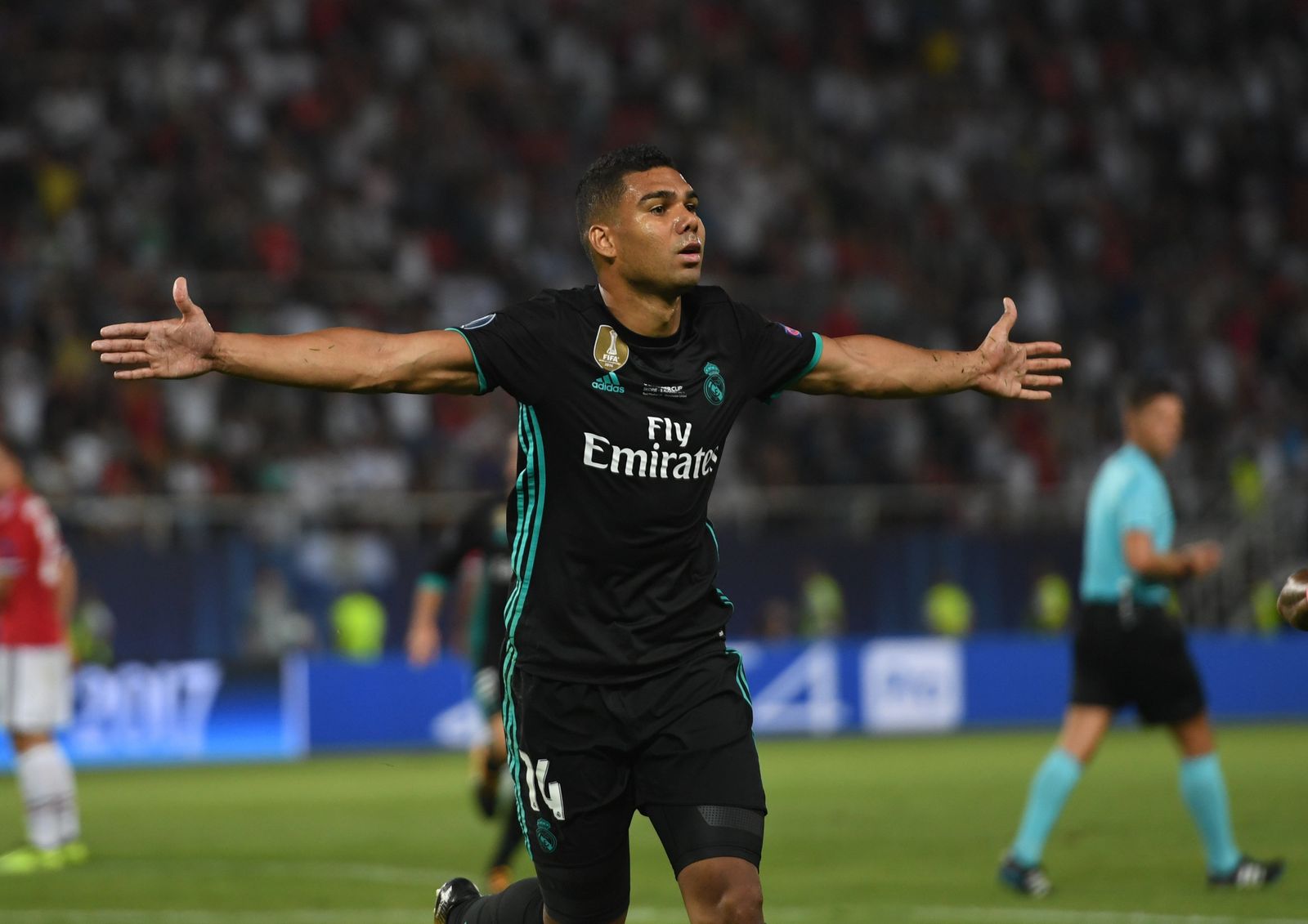 Casemiro celebra el gol que marcó al Manchester United, el primero de la Supercopa de Europa.