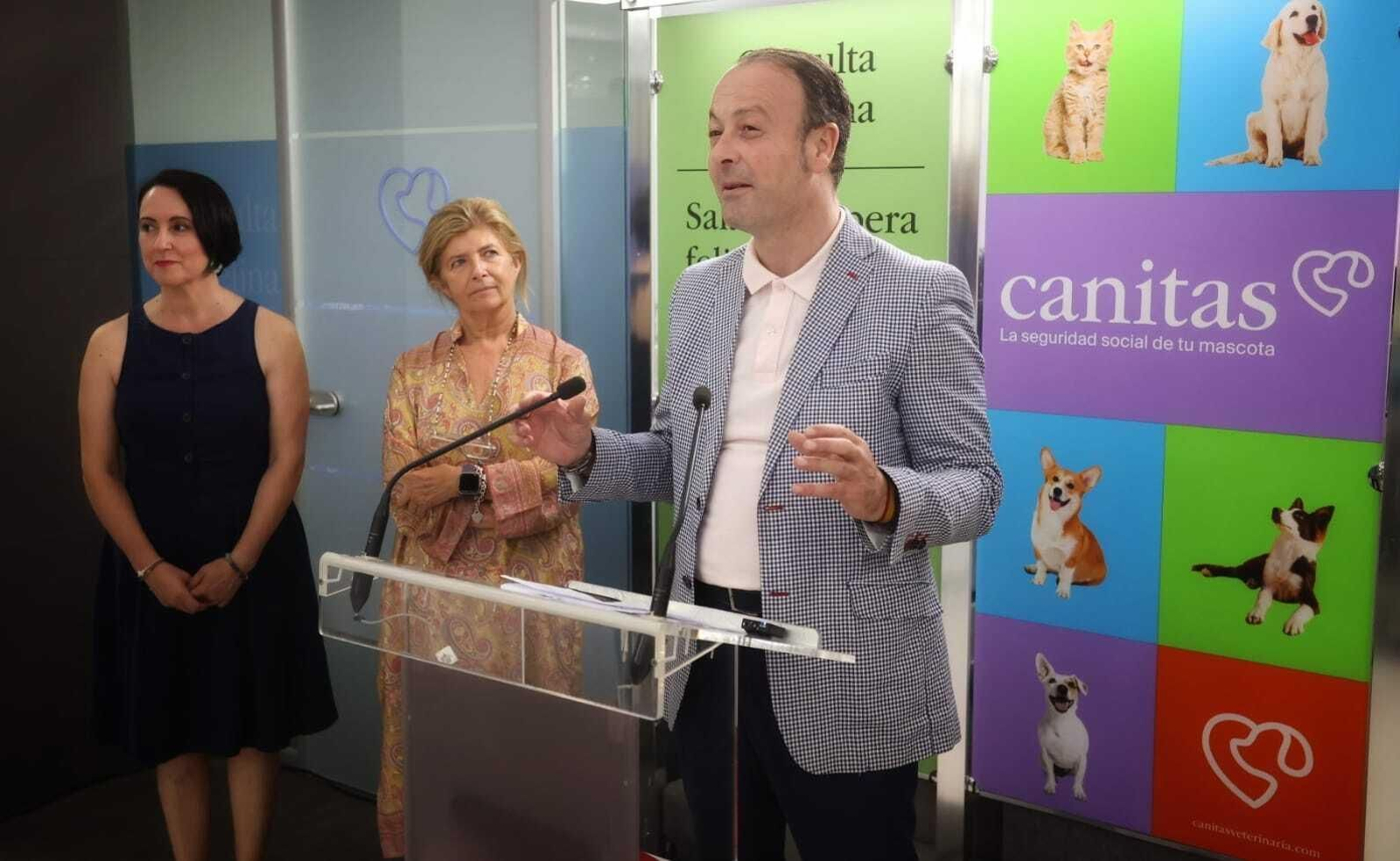 Eladio Álvarez, socio fundador de Canitas, en la inauguración de la clínica en Jerez. Eladio Álvarez, socio fundador de Canitas, en la inauguración de la clínica en Jerez.