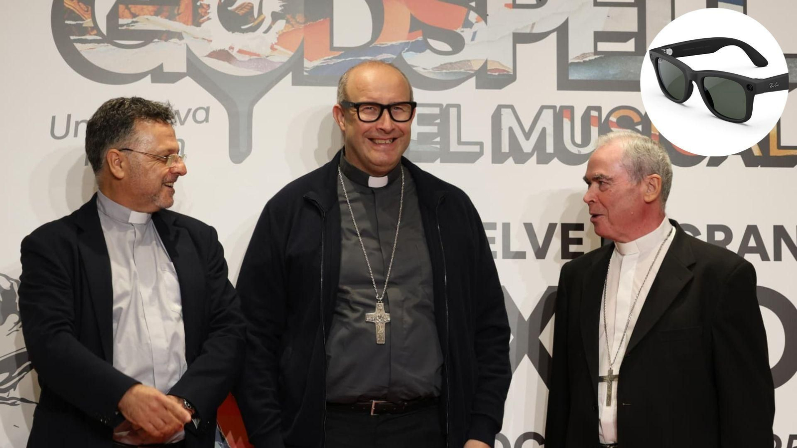 Una imagen del Obispo de Malaga llevando las gafas.