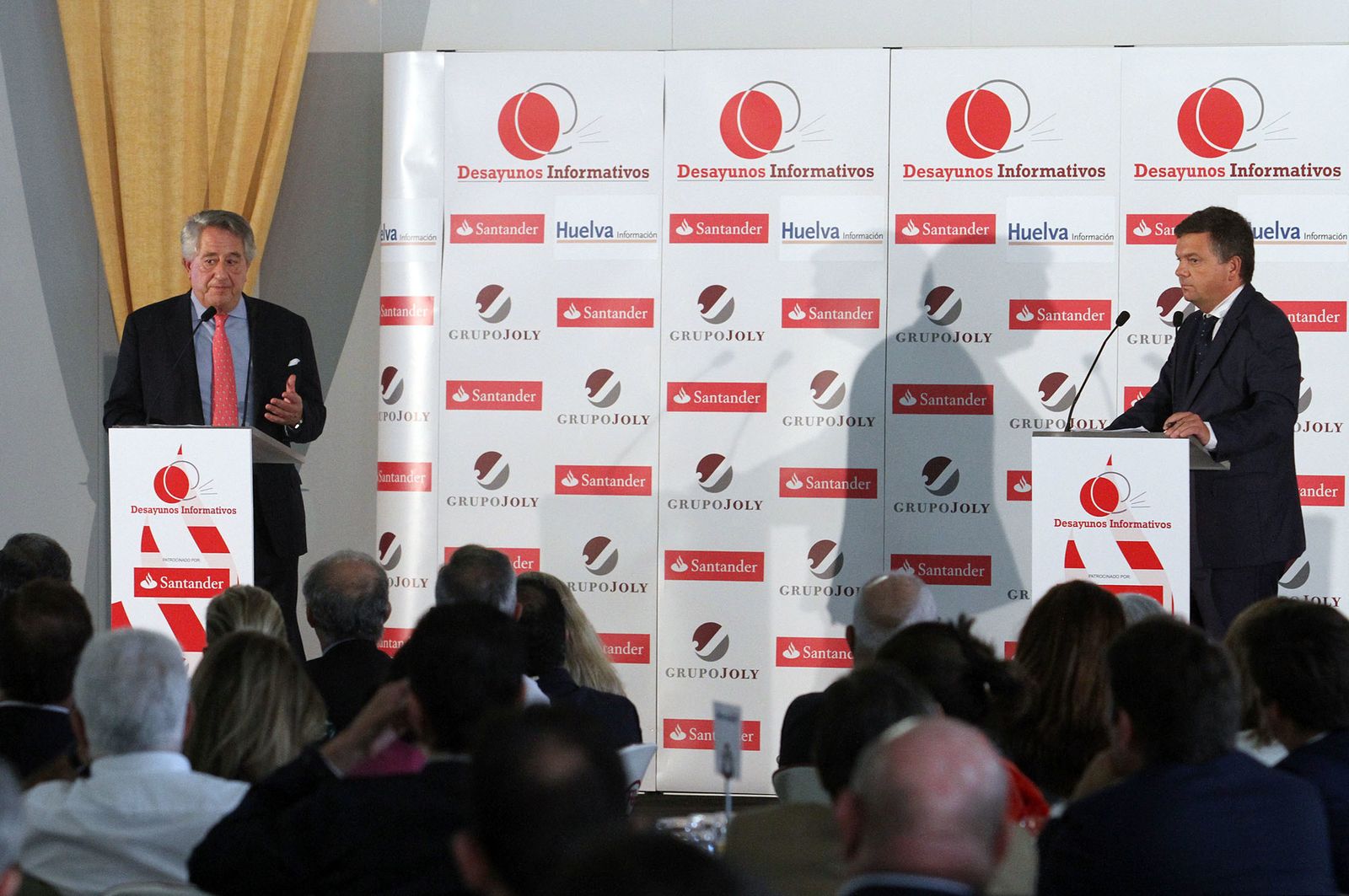 Imágenes del Desayuno Informativo del Grupo Joly con Javier Targhetta