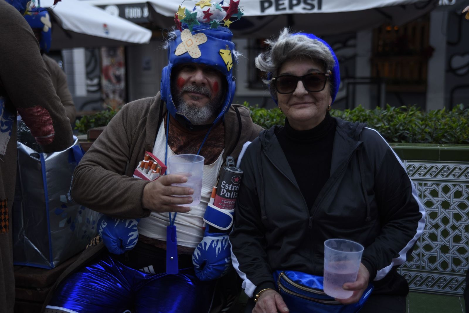 Búscate en las fotos de la fiesta en la calle del sábado en el Carnaval de la Concha Fina de La Línea