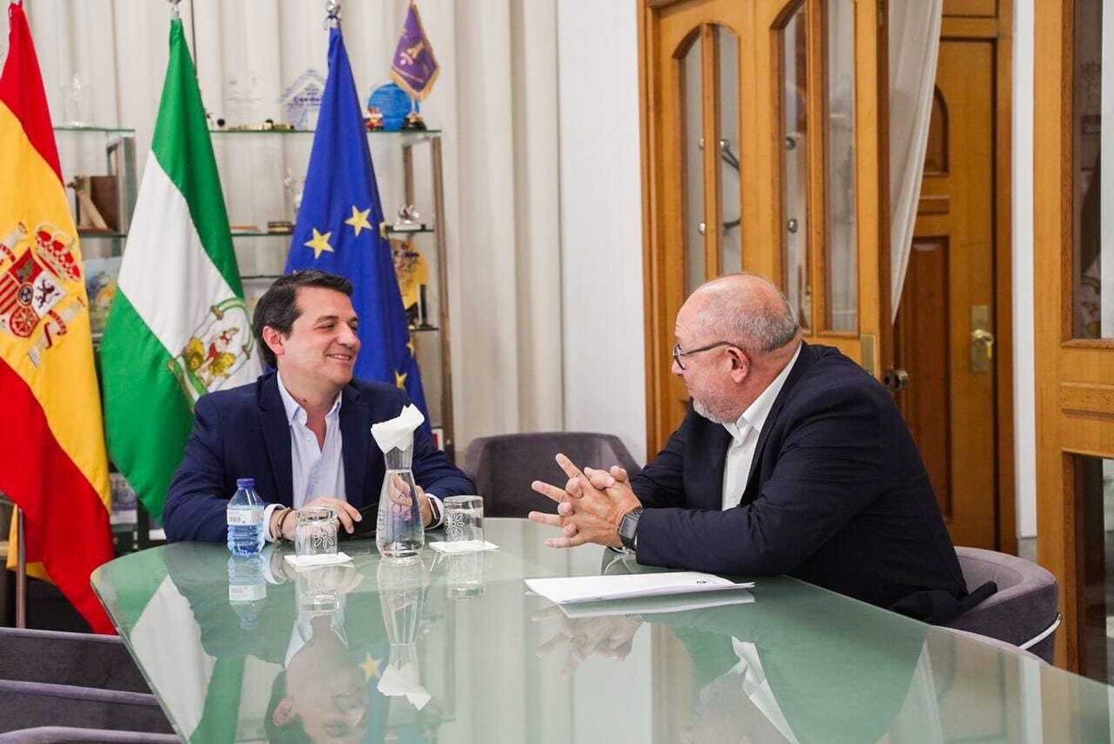 José María Bellido y Manuel Torralbo, en el Ayuntamiento de Córdoba.