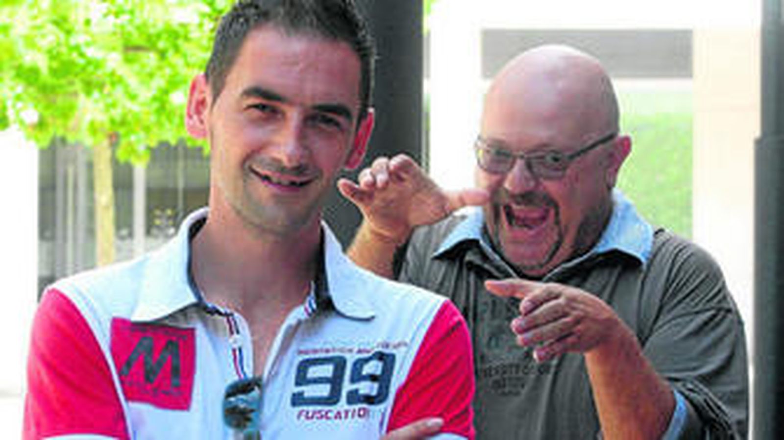 Pablo Vallespín y Manolo Medina, en Granada, durante la promoción de la obra de teatro.
