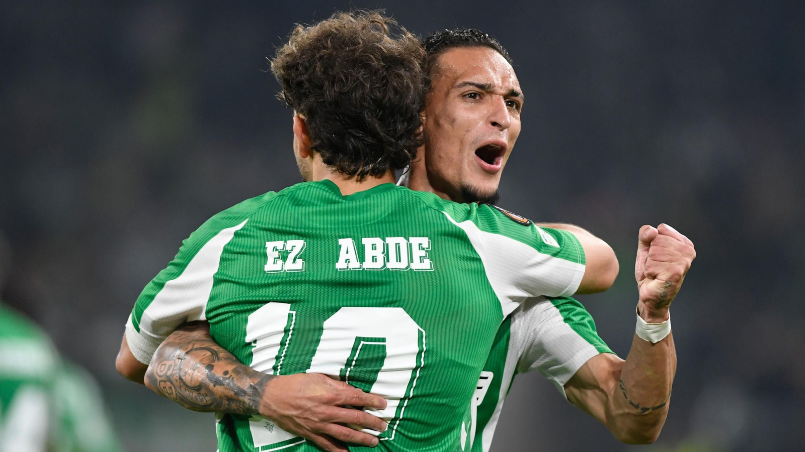 Antony celebra junto a Abde su gol.