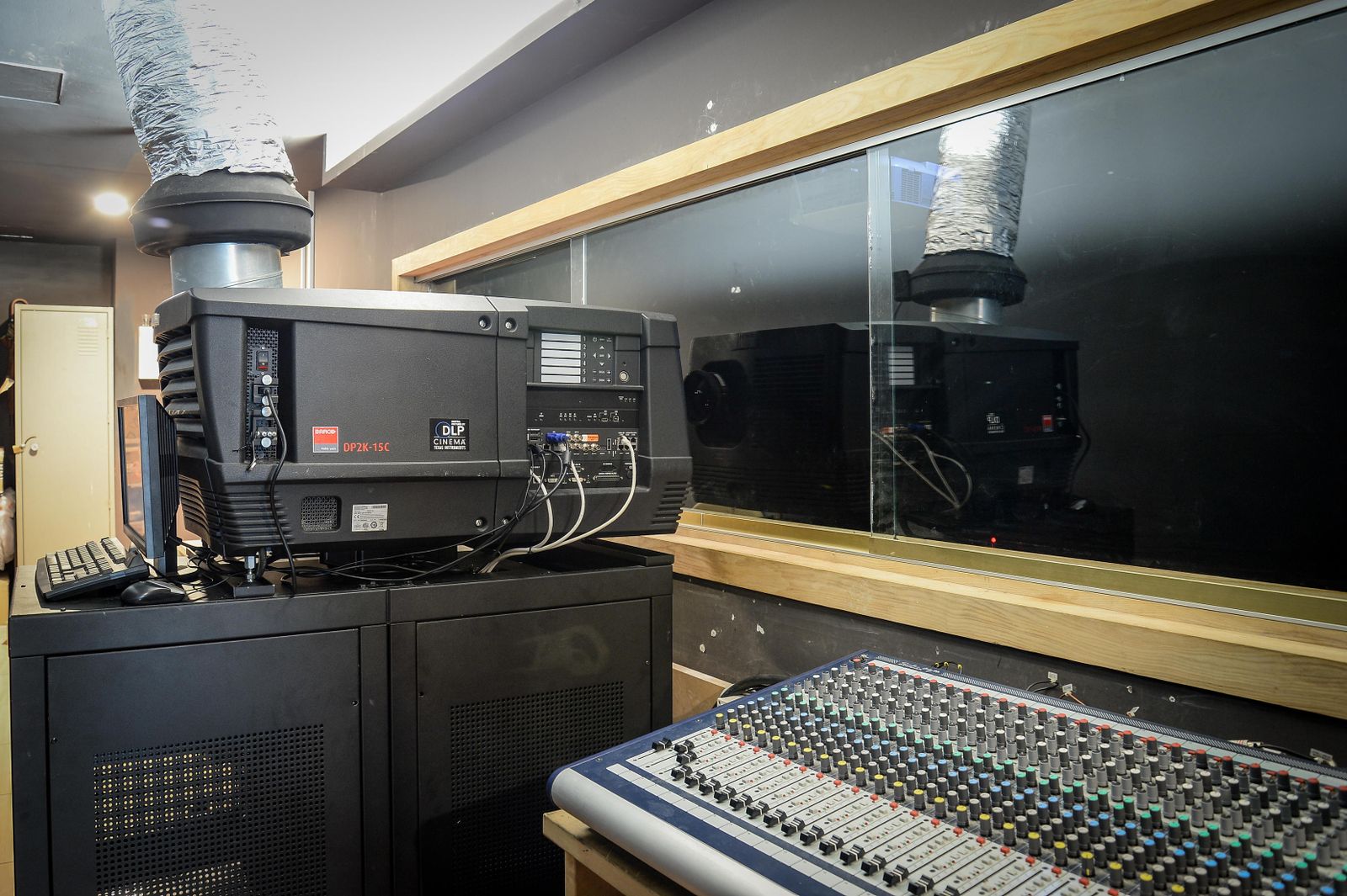 El nuevo proyector de última generación ha permitido a la población recuperar las sesiones de cine.