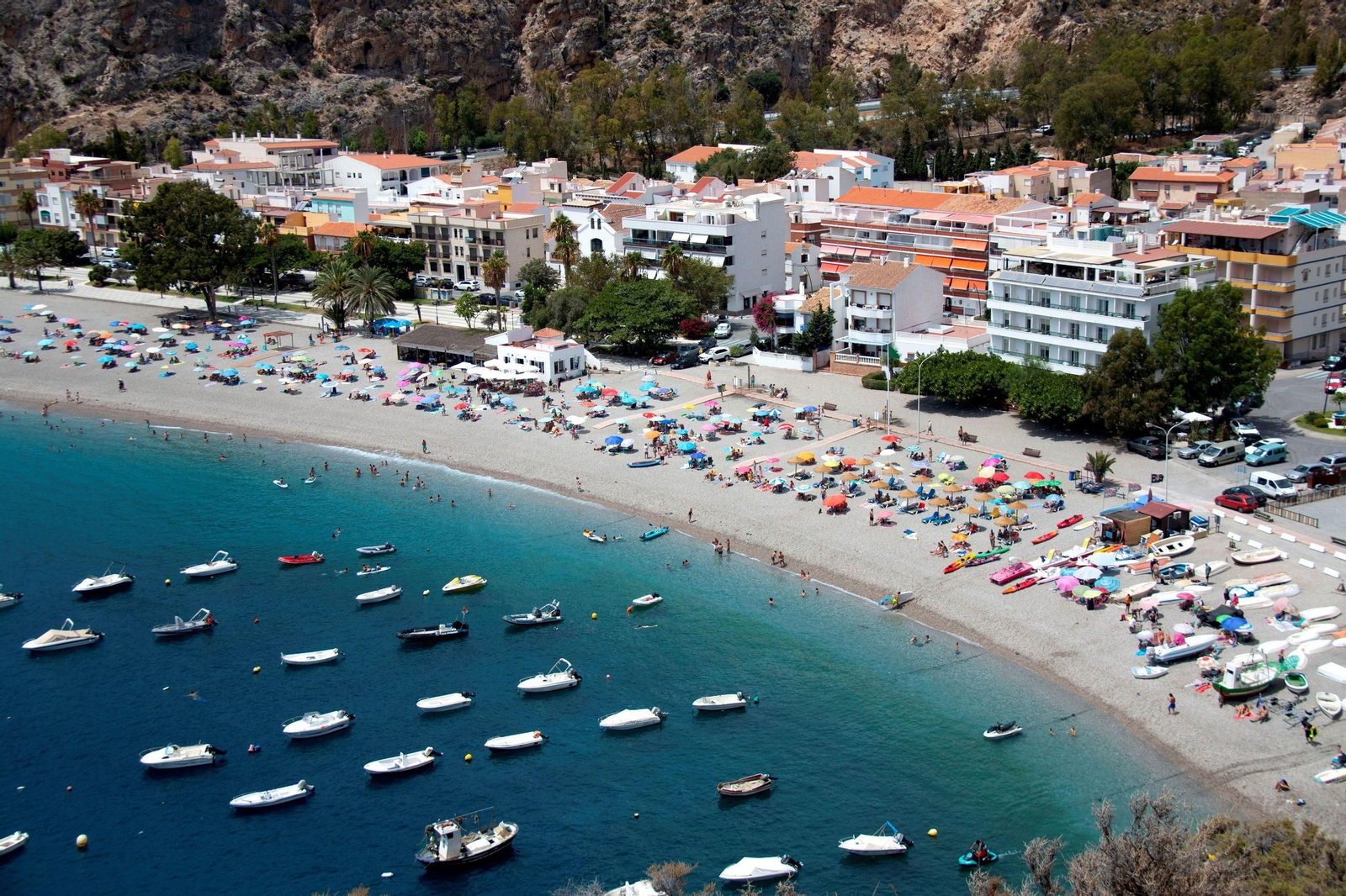 La Costa de Granada suma en sus playas trece Banderas azules en 2023