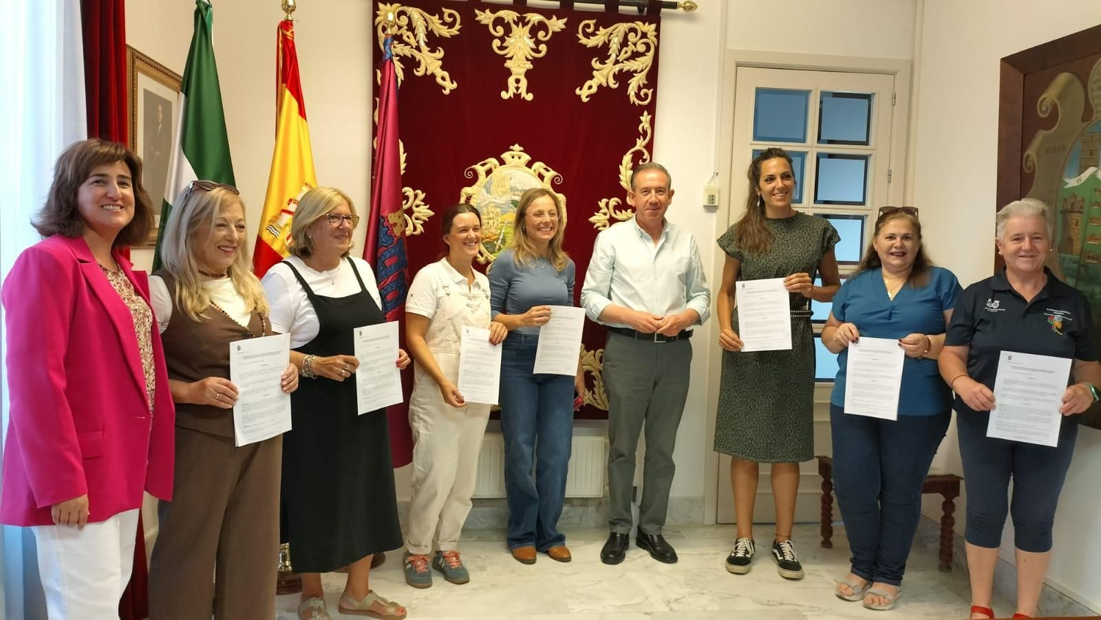 Firma de convenios para prestar actividad en el Hogar del Pensionista.