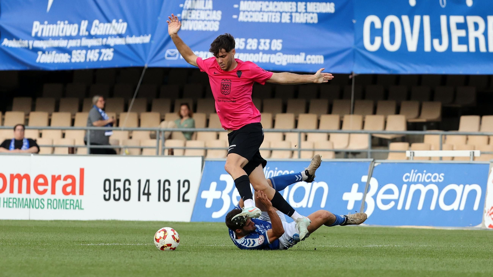 Imágenes del Xerez DFC contra San Fernando CD en Chapín