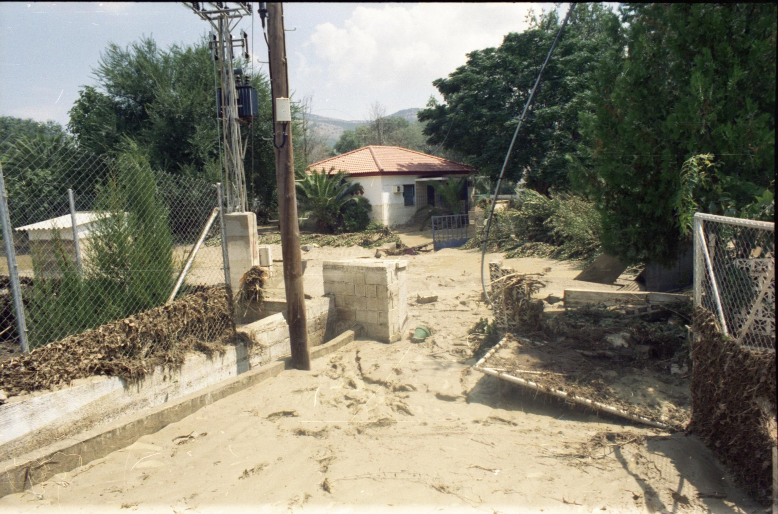 Los efectos de la riada en el Puente de la Sierra.